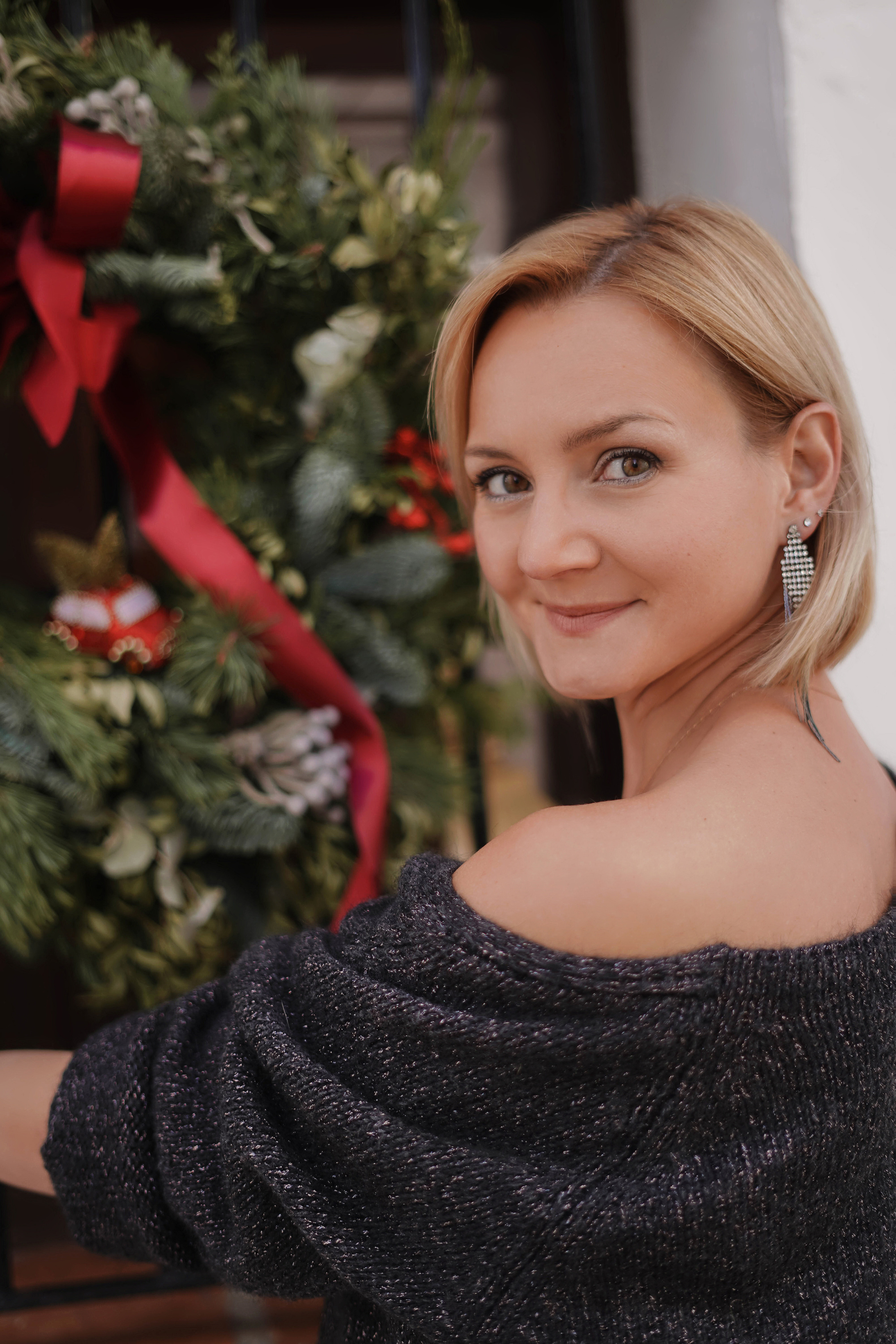 En vestido rojo al atardecer. Fotografo familiar, bodas, reportaje Diana Memetova Alicante, Benidorm