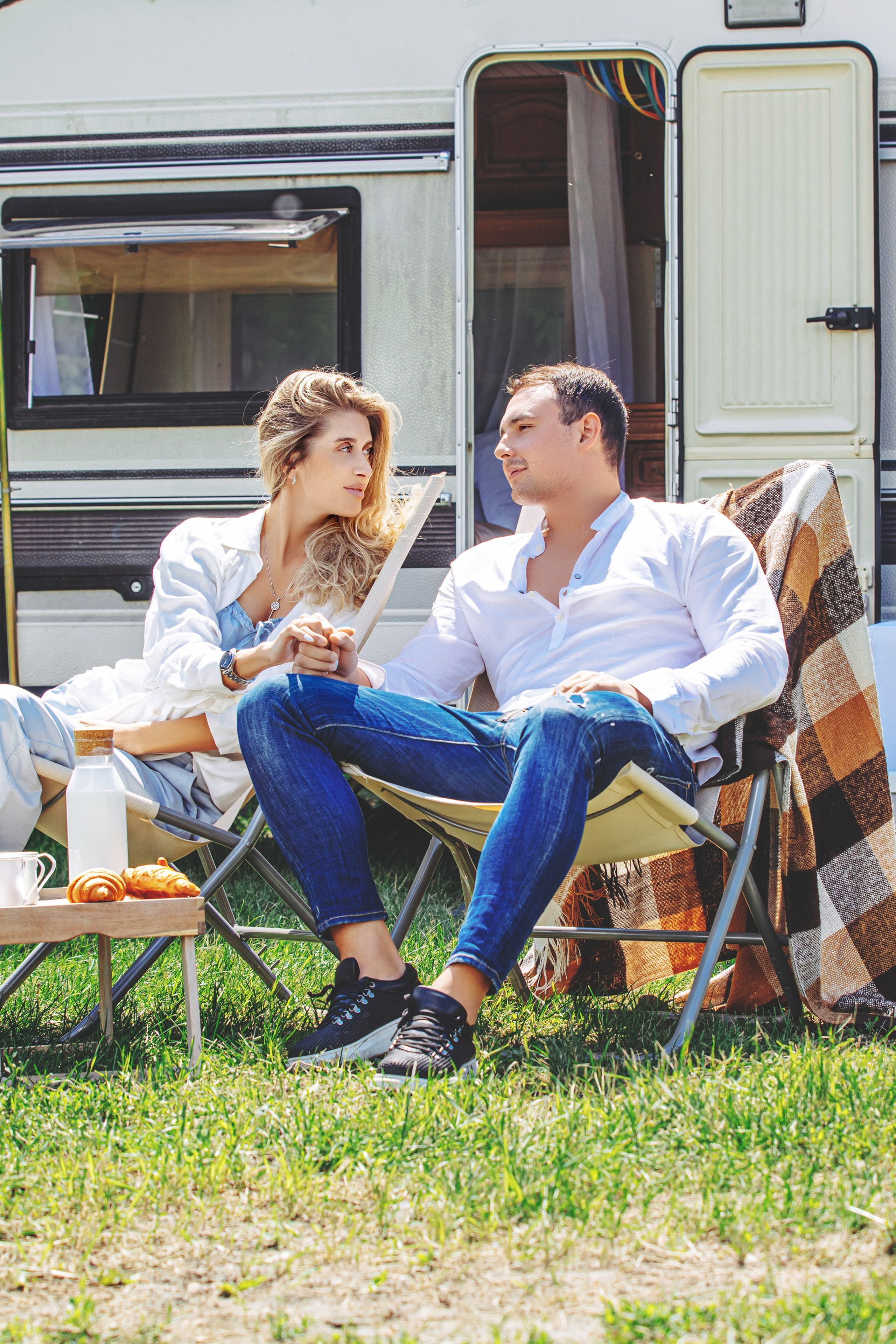 Romance sur la route: Une histoire d’amour dans une maison sur roues. Photographe professionnelle de la ville d’Auxerre - Ekaterina Mathieu
