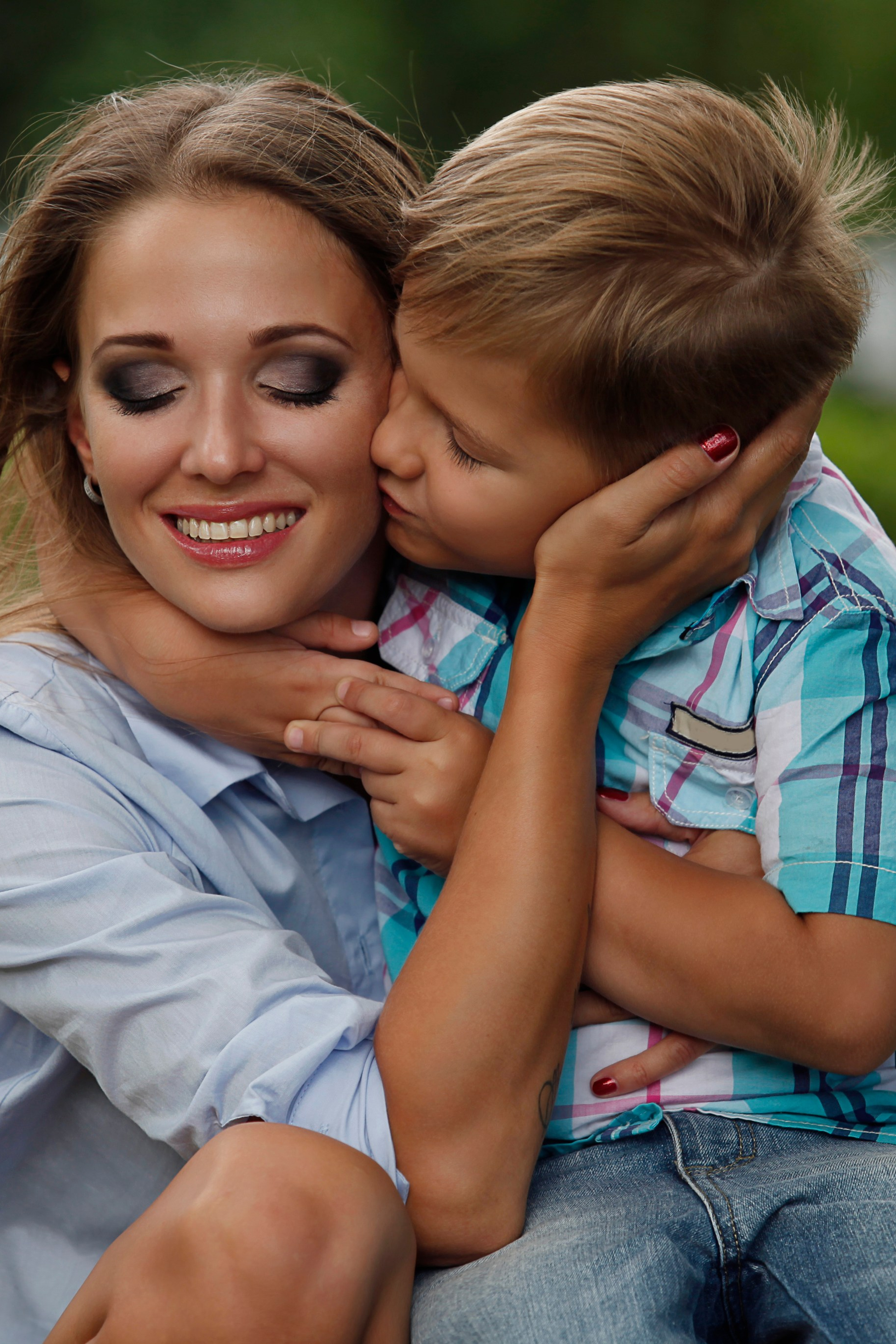 Le premier jour de vie scolaire. Le bonheur d’être la mère de ce garçon. Photographe professionnelle de la ville d’Auxerre - Ekaterina Mathieu
