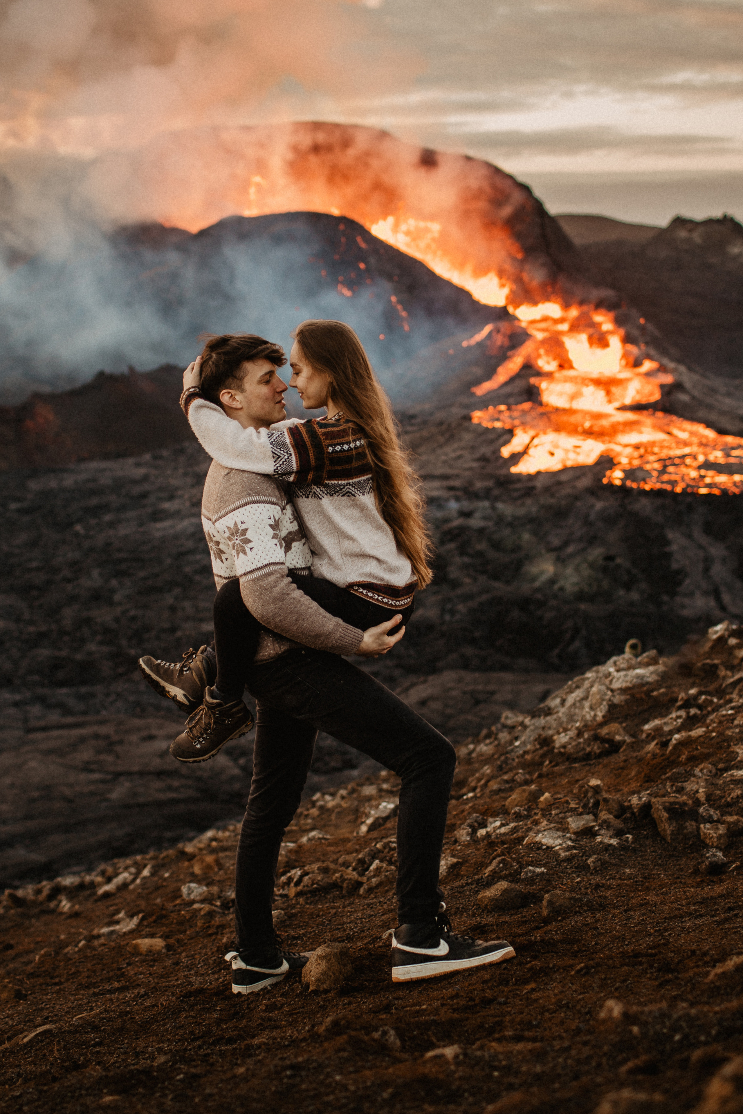 Couple photoshoot in front of volcano eruption in Iceland