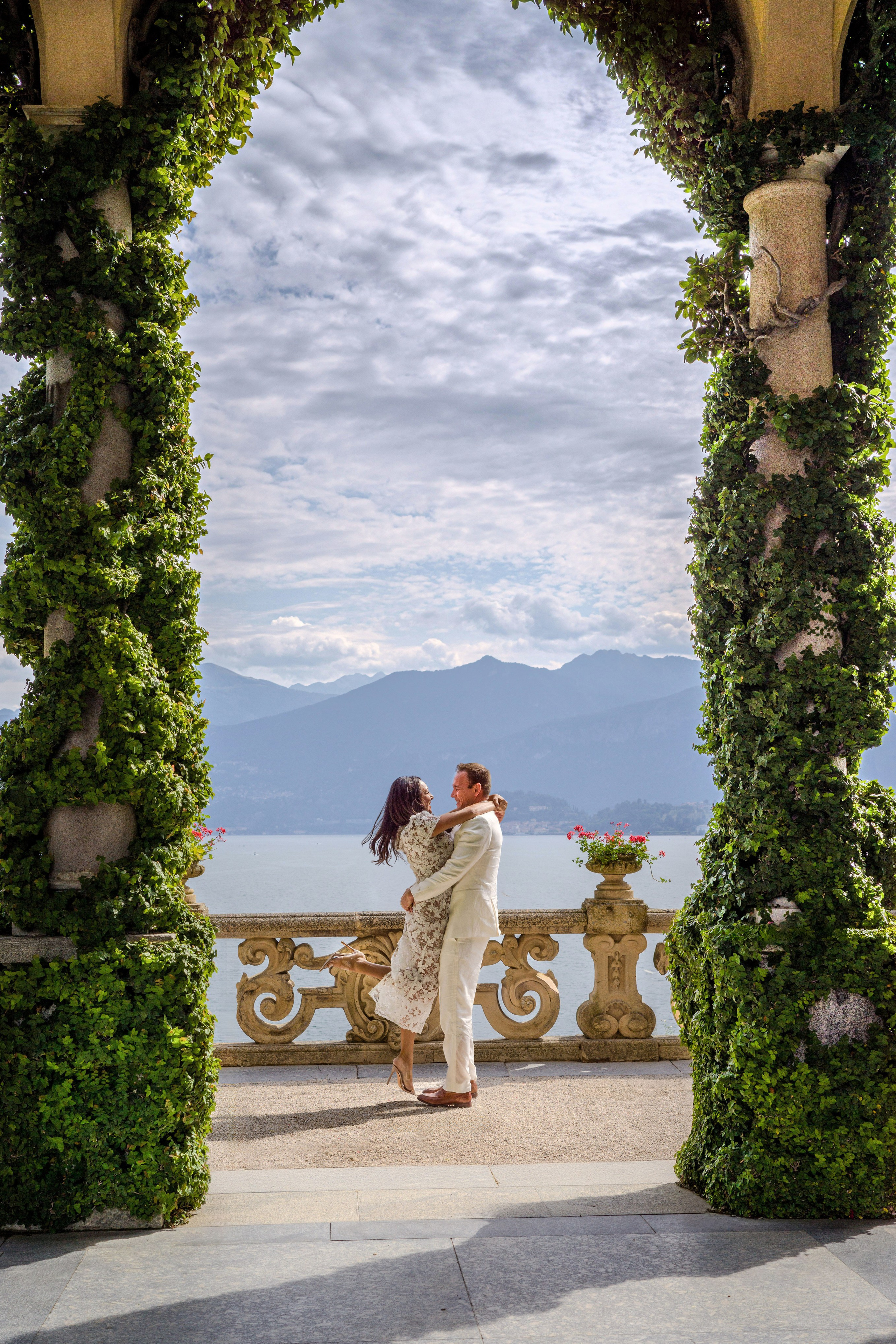 Emotional proposal shoot in Villa del Balbianello’s historic terrace.