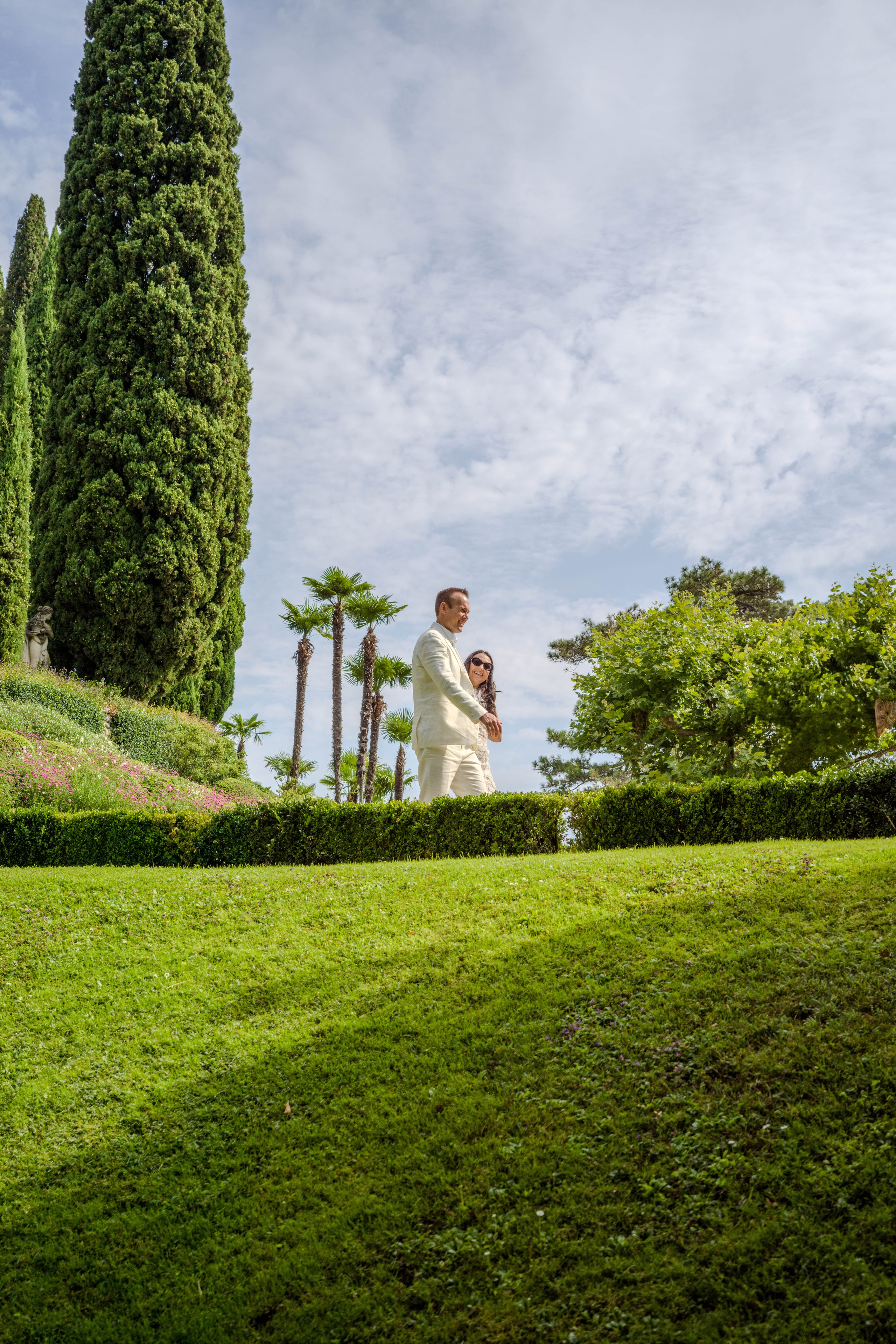 Romantic marriage proposal at Villa del Balbianello, Lake Como.