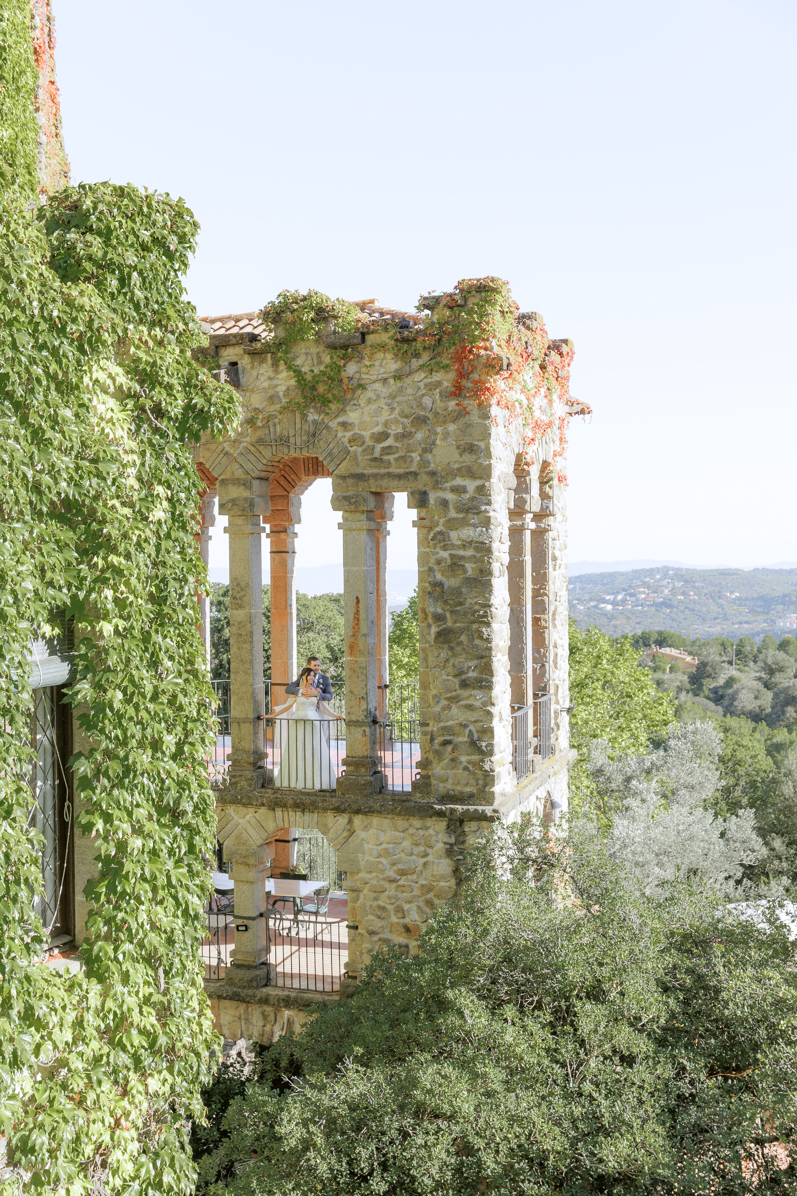Stunning shot of a authentic Spanish castle where a beautiful couple celebrate their wedding 