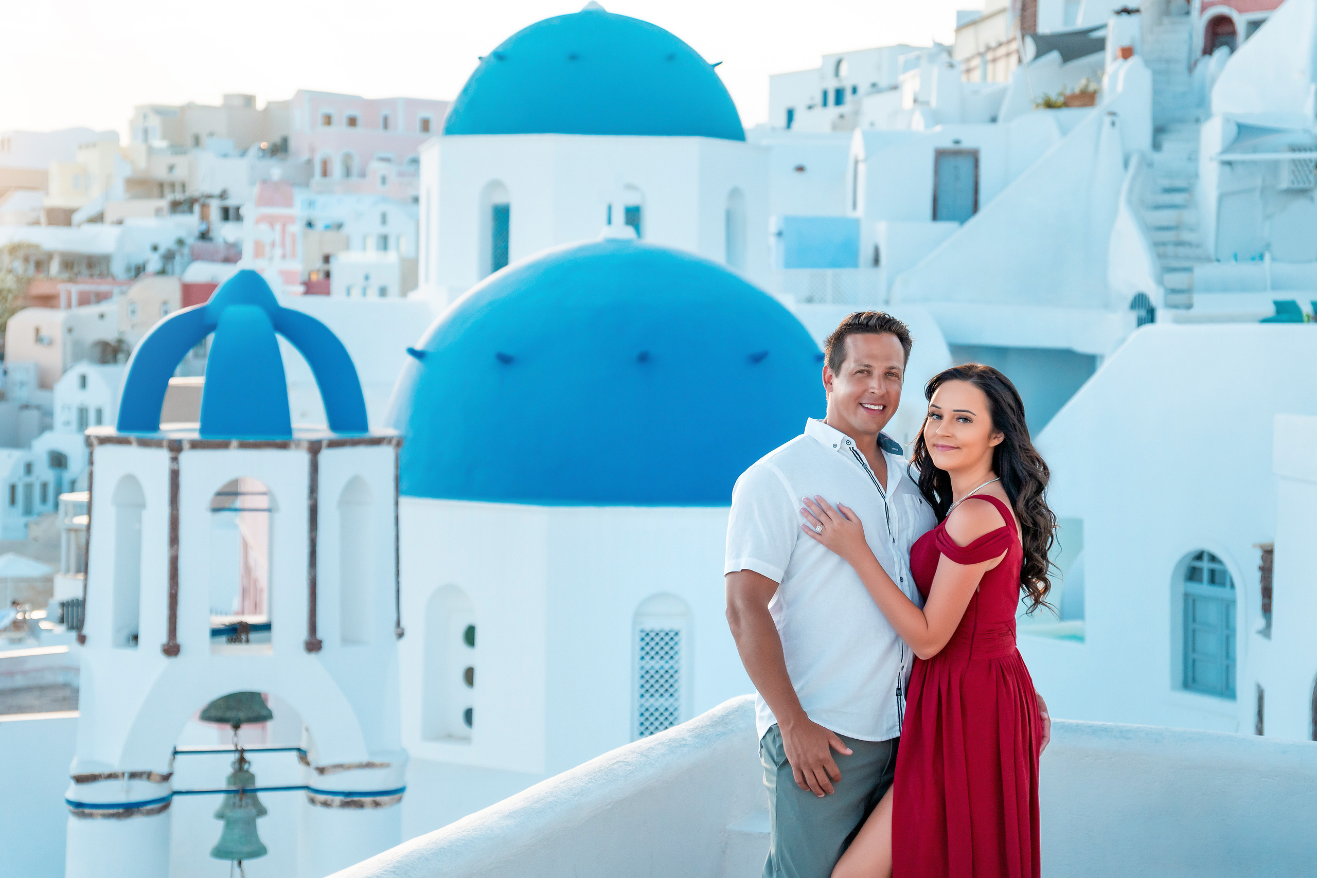 Sunset couple photo session in Santorini, Oia