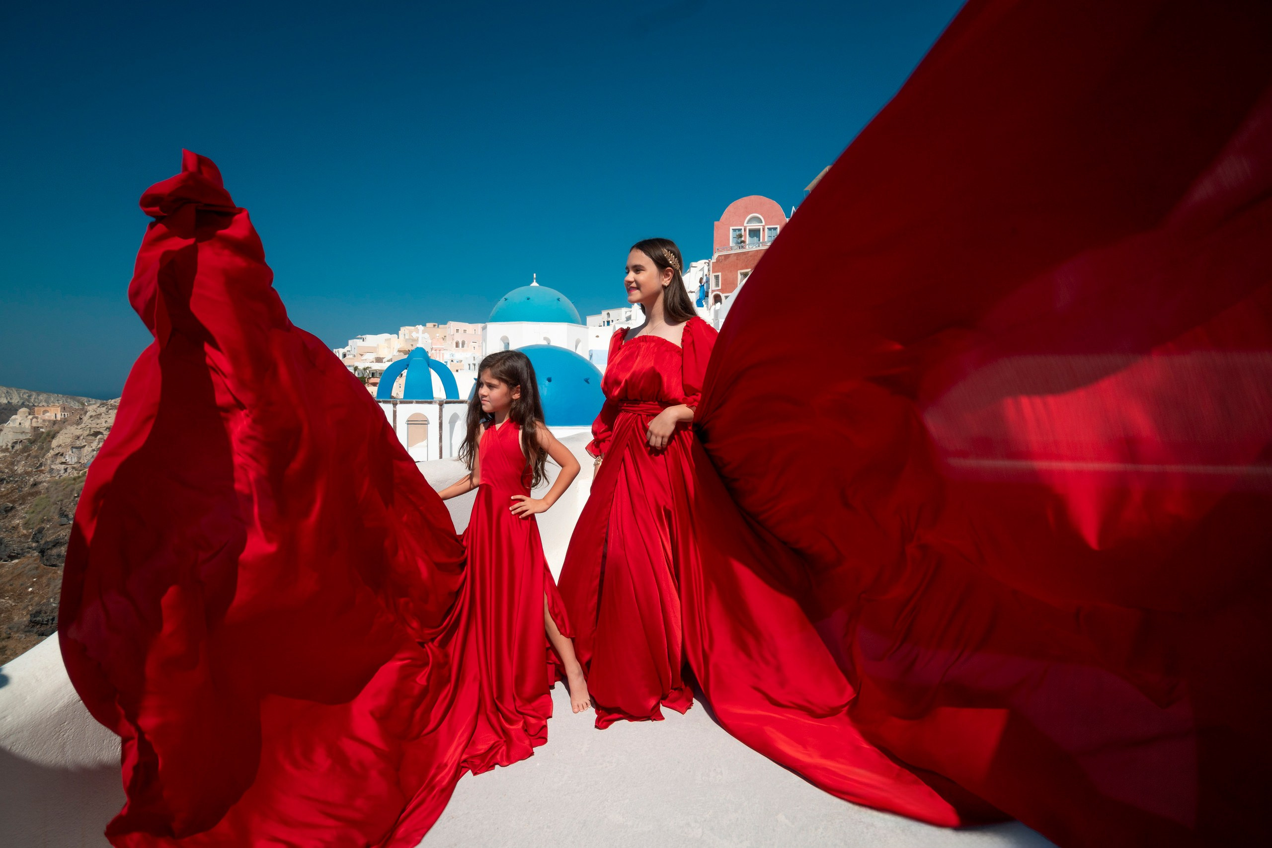 Family Photography in&nbsp;Oia with Flowing Dresses