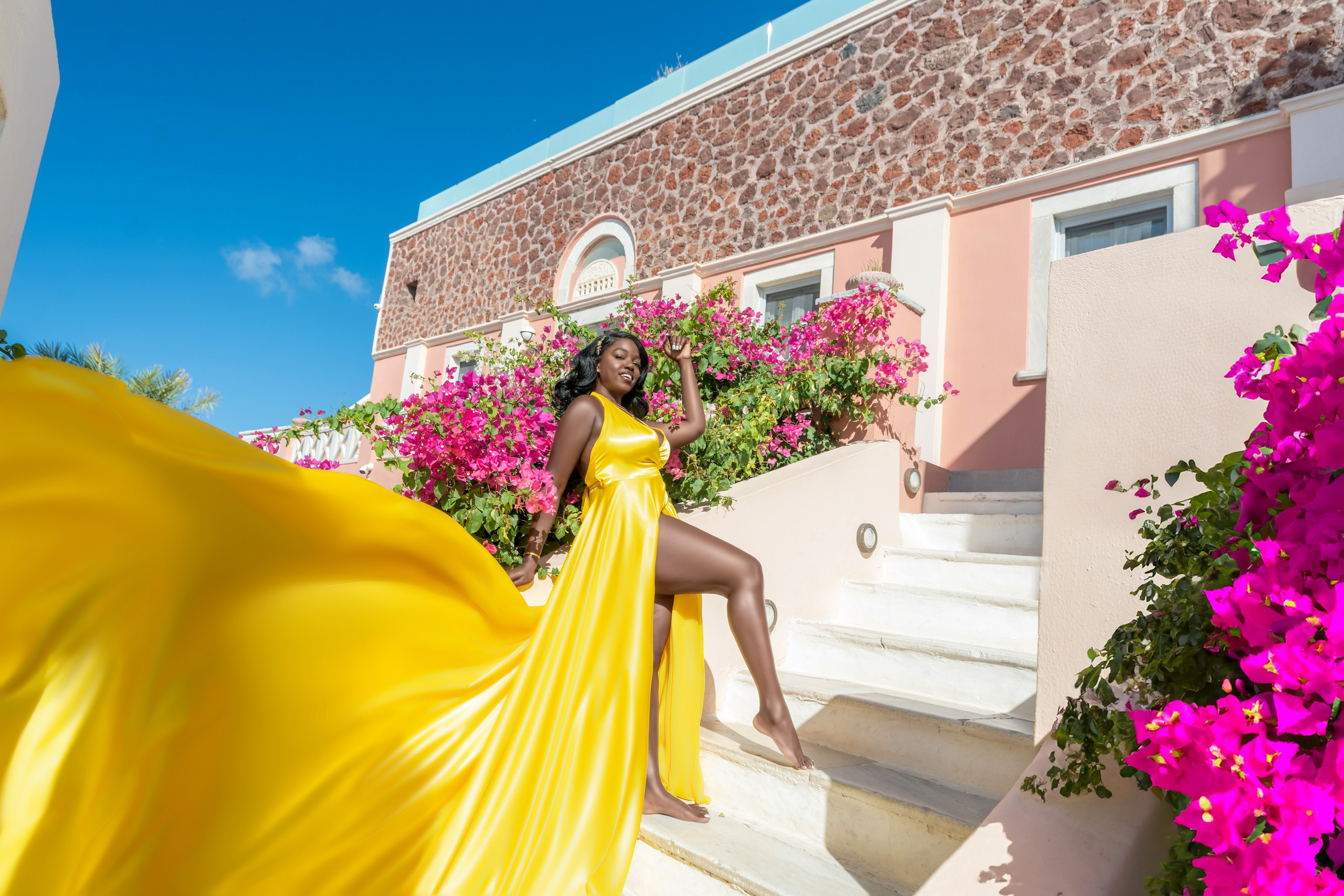 Golden Elegance in&nbsp;Santorini: Capture Breathtaking Moments in&nbsp;a&nbsp;Yellow Flying Dres