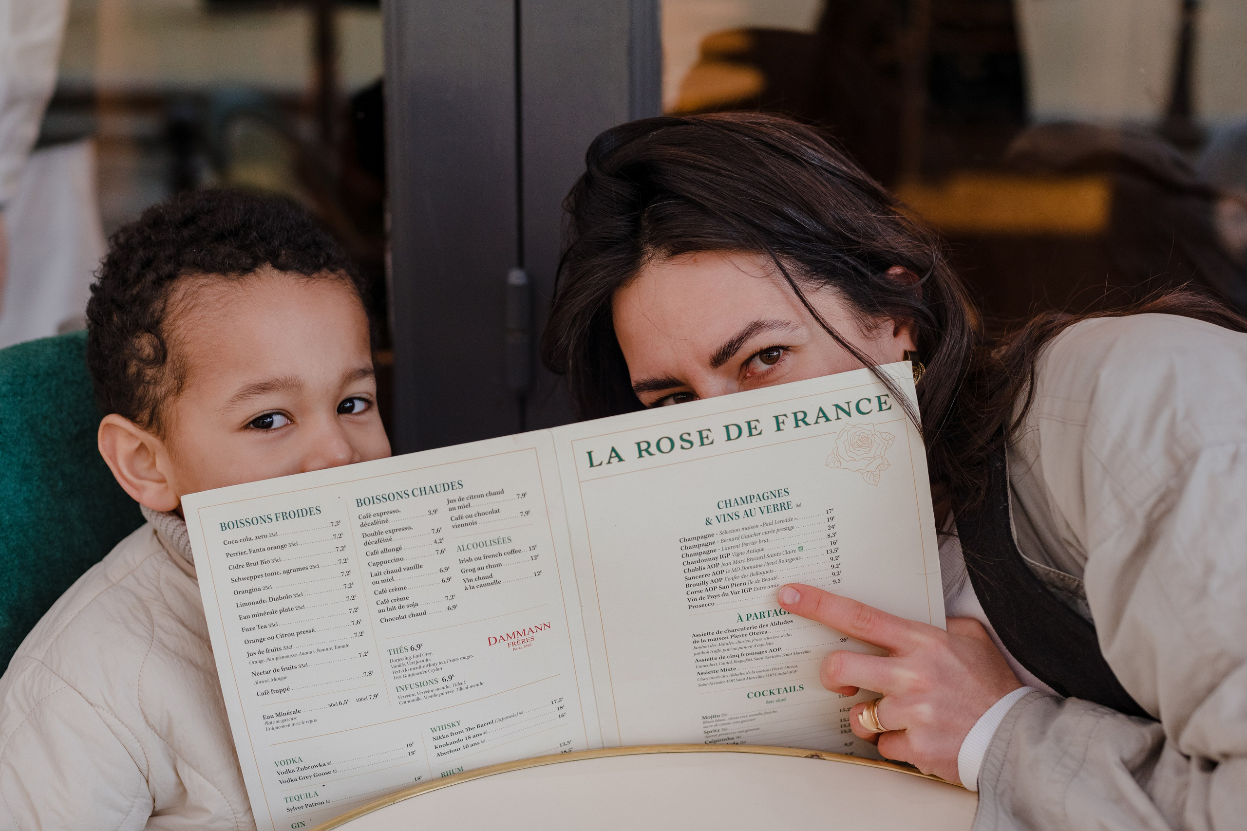 Мама и сын в Париже. Трогательная история любви