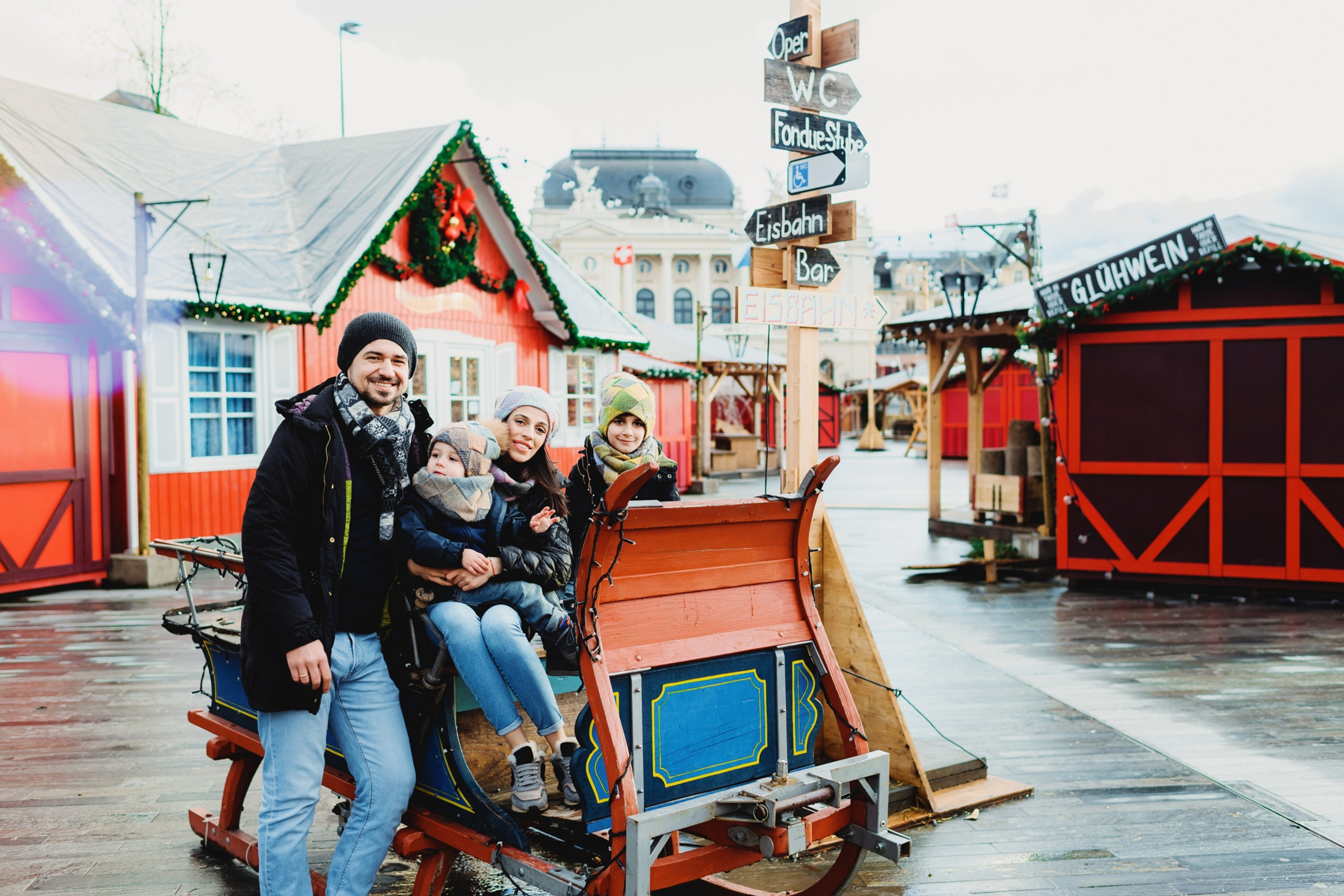 SABINA, NEBOJSA, PHILIPP AND KEMRAN | CHRISTMAS FAMILY PHOTOSHOOT | ZÜRICH