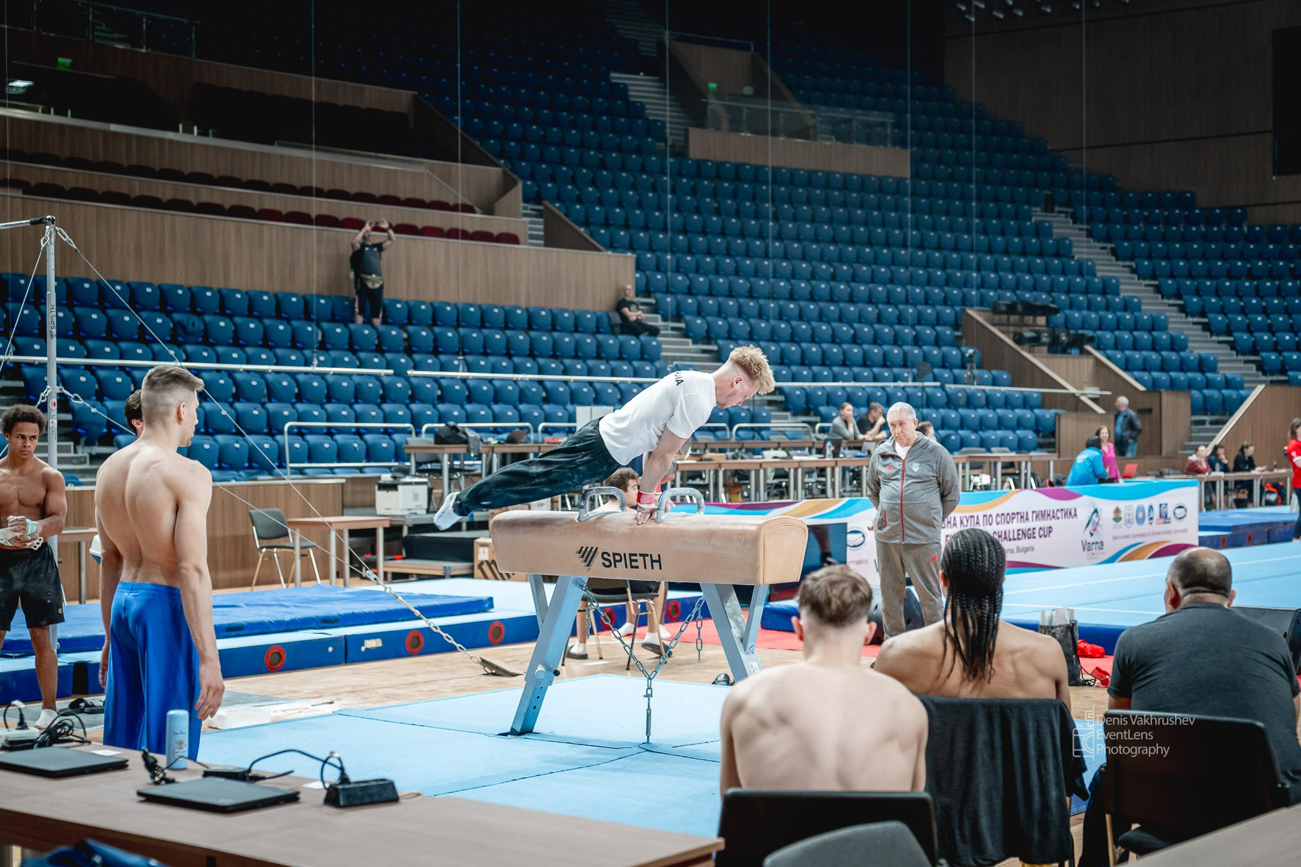 Event Lens Photo | @deevaden