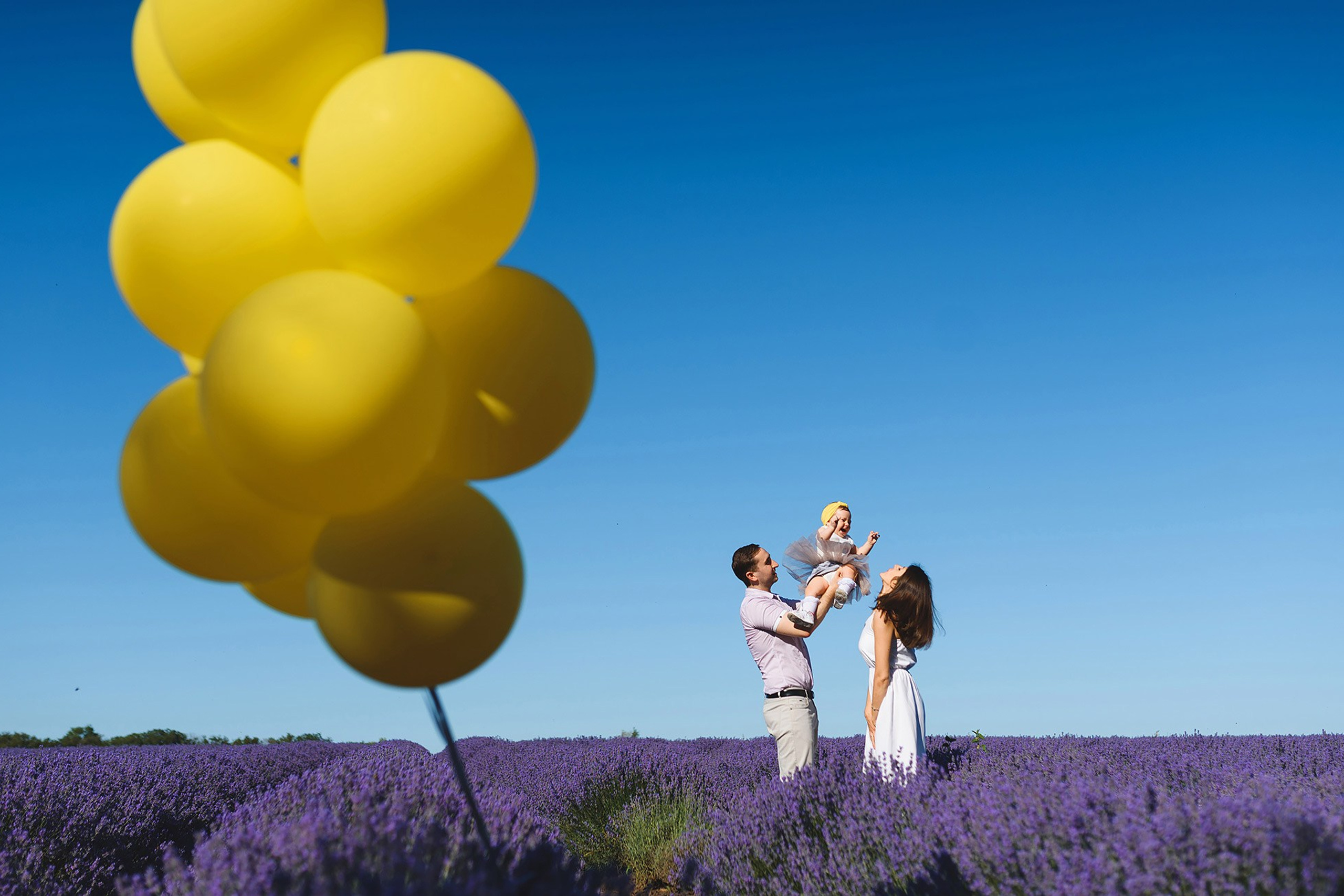 Family photoshoot in lavender field