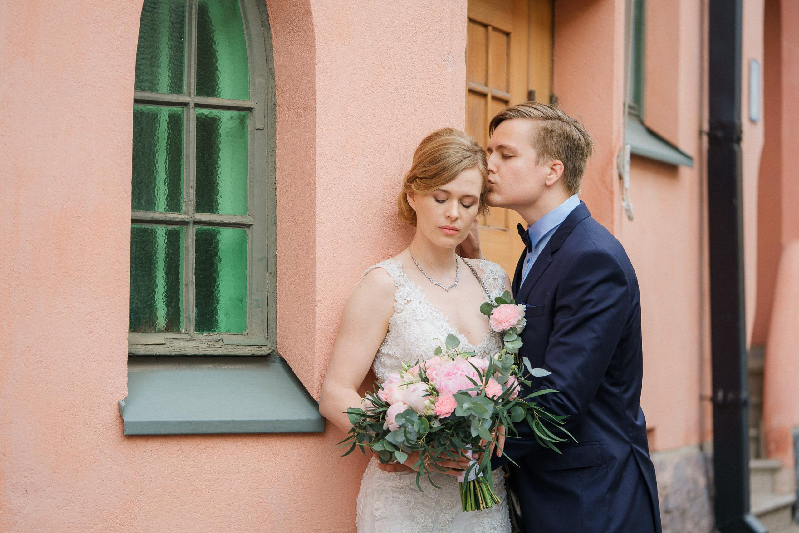 N&T, Potrettikuvaus Helsingissä, vihkiminen Helsingin vanha kirkossa