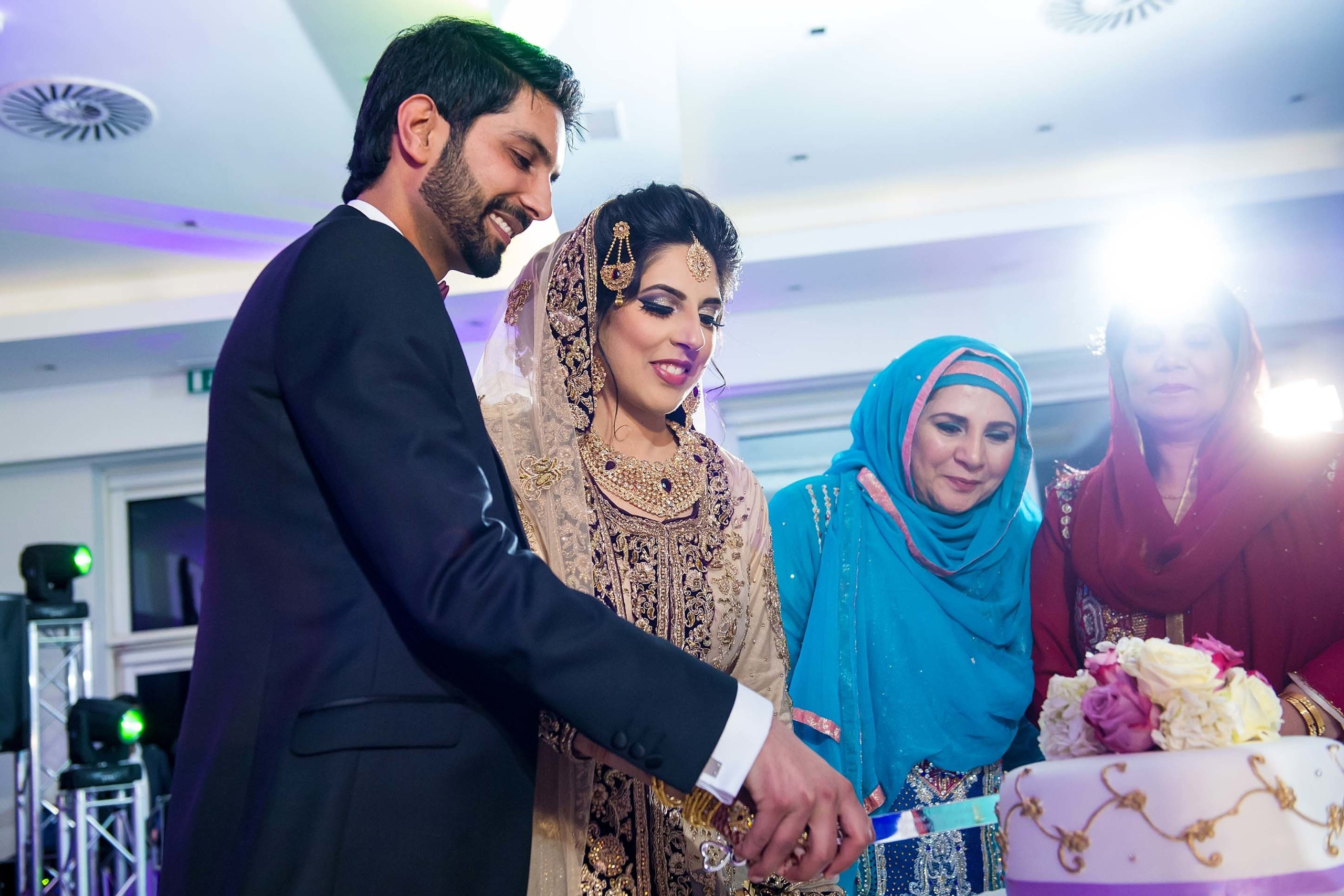 Wedding photographer Crowne Plaza MarlowNikon D850 wedding reception