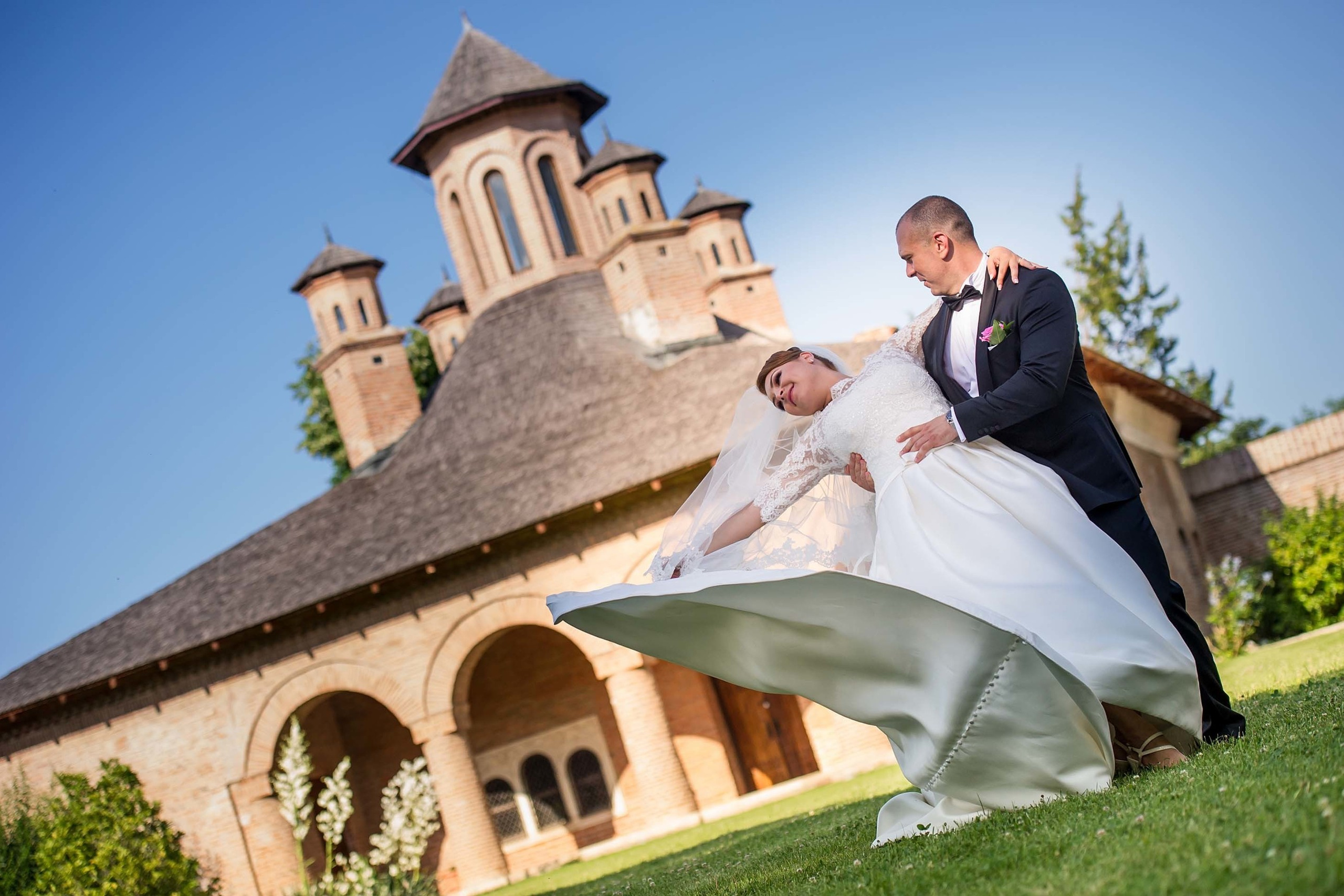 Wedding photography session Mogosoaia Palace, Bucharest Romania. Wedding photographer Nikon D850 couple dancing in front of church