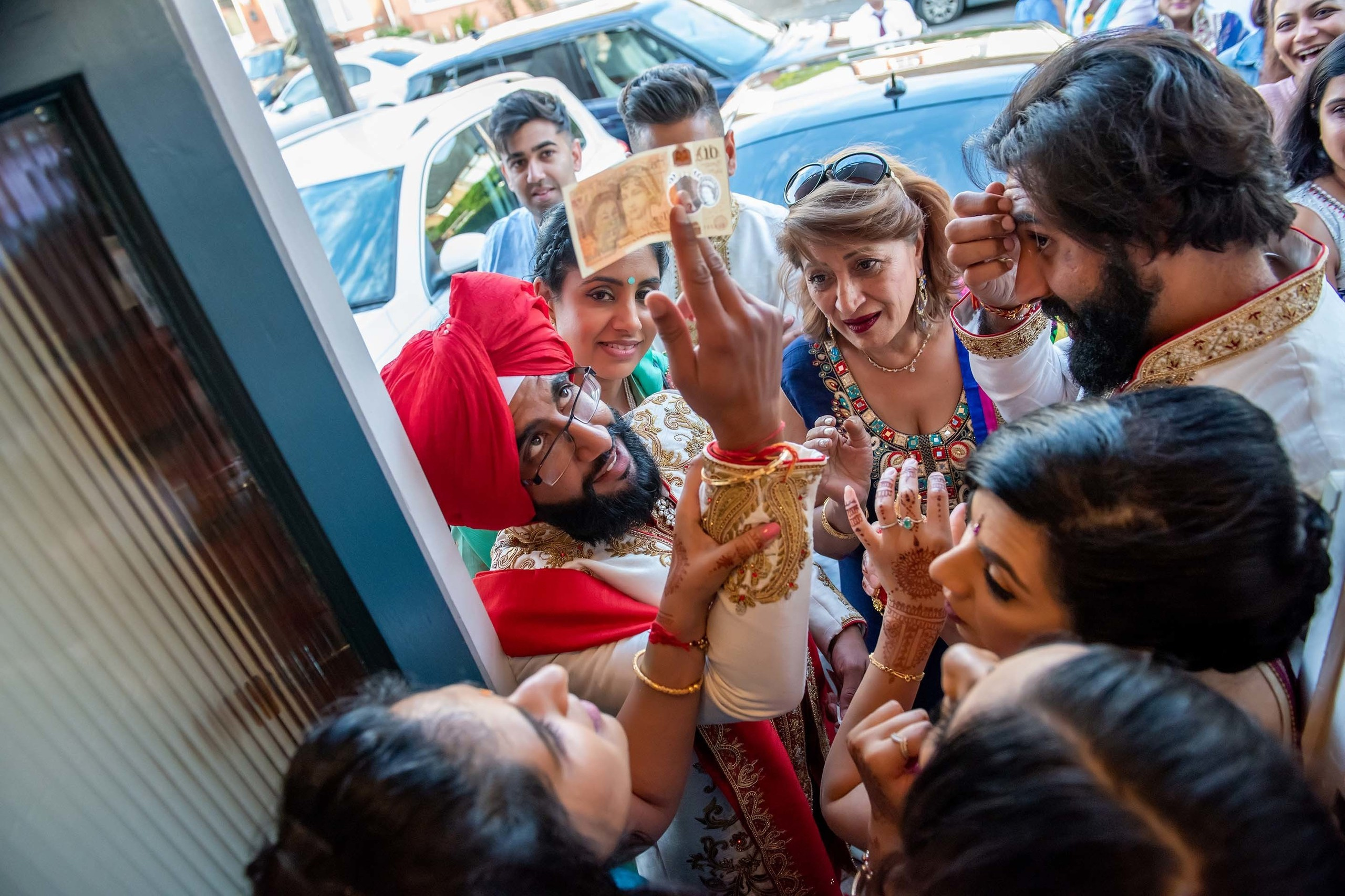 Wedding photographer Wrest Park, Bedfordshire UK Nikon D850 Groom negotiating his entrance into the bride's house