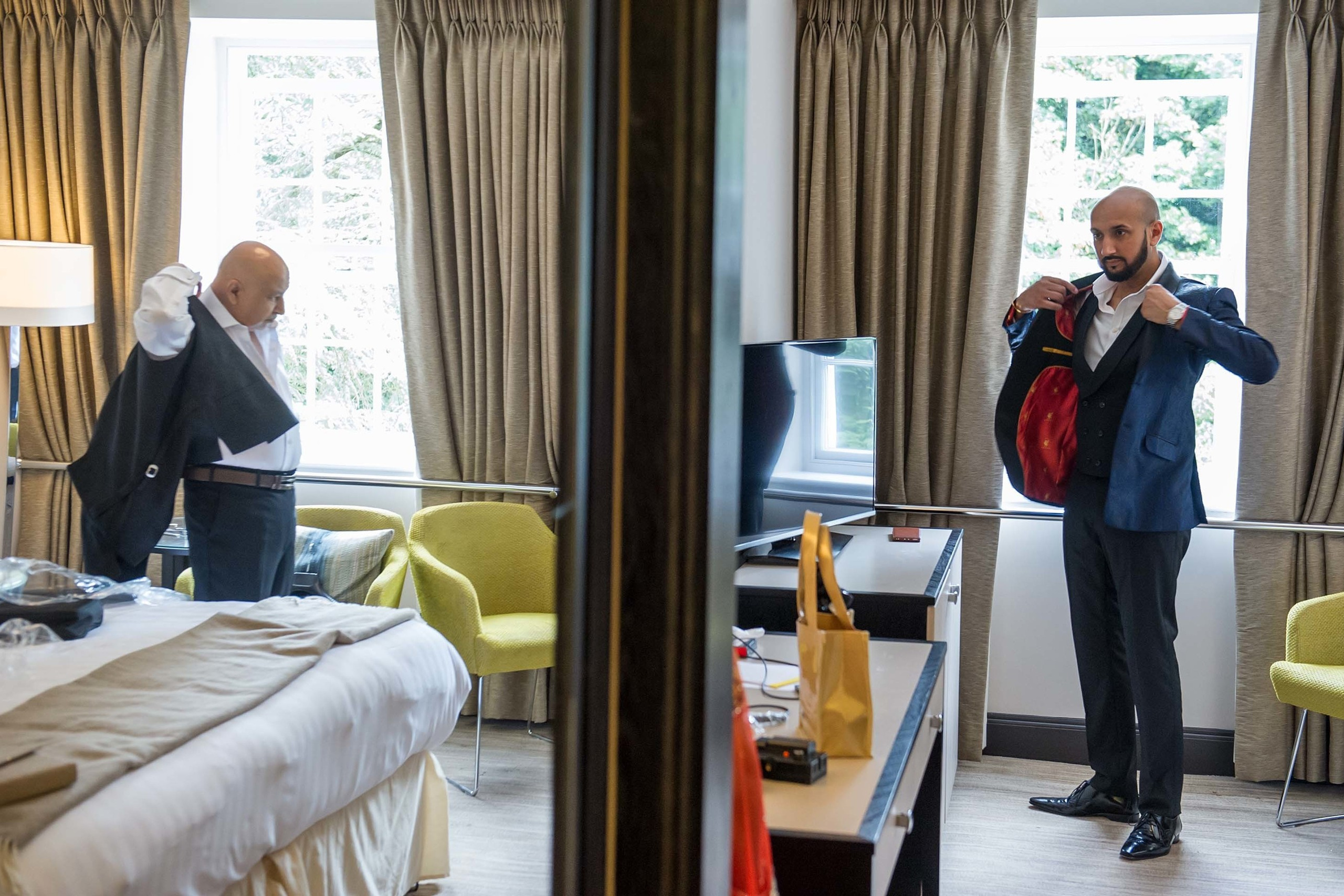 Wedding photographer Royal Berkshire, Ascot UK Nikon D850 groom and bride's father getting ready