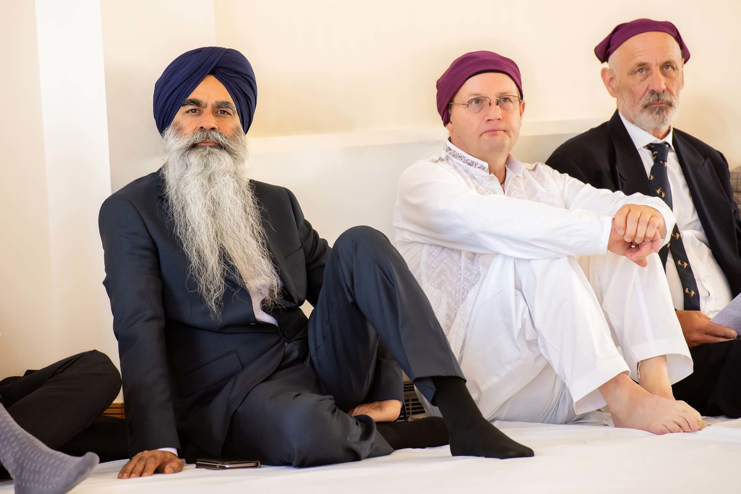 Wedding photographer Guru Nanak Darbar Gurdwara London UK Nikon D850 Guests attending Sikh religious ceremony