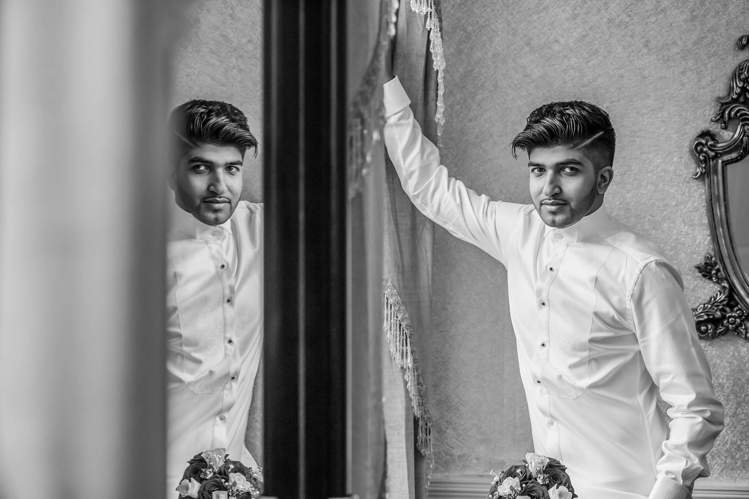 Wedding photographer Newland Manor,  Chalfont St Peter, UK  groom getting ready Nikon D850