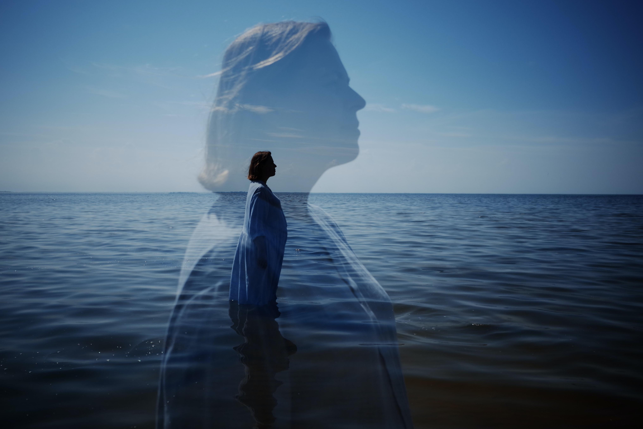 Anna, be herself. Water and sun