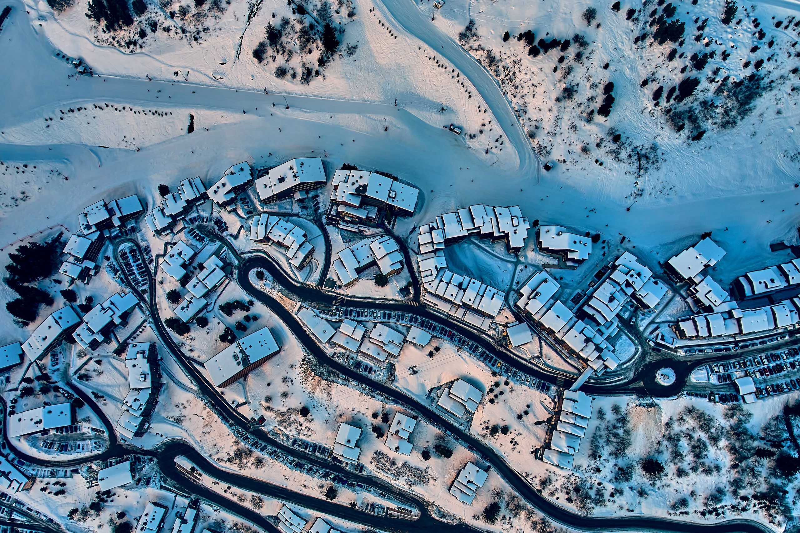 Франзузские Альпы — взгляд с высоты орлиного полета — Мэрибэль