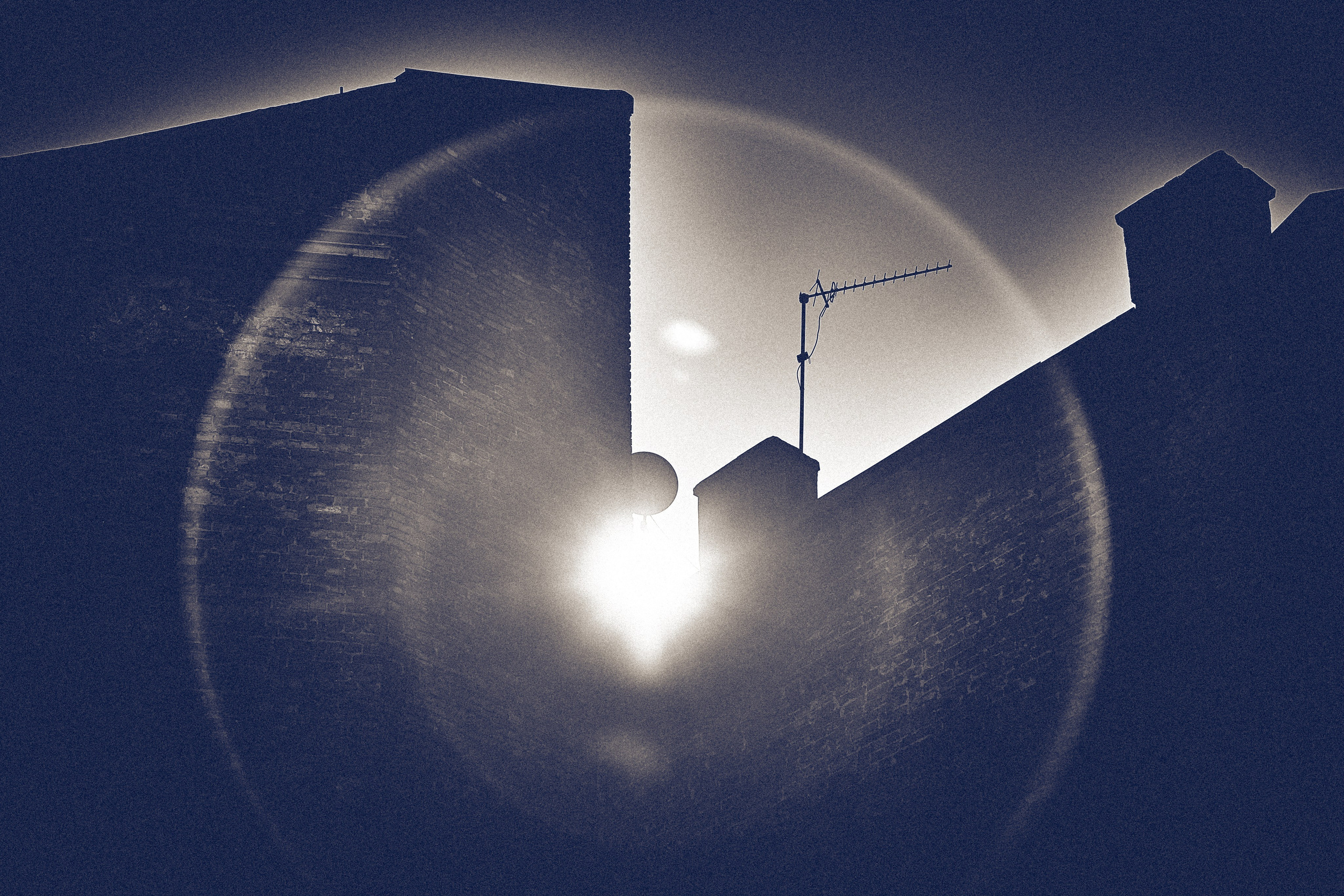 Fotospacer Praski z Irkiem Graffem (tematy: znikanie, poza kadrem)