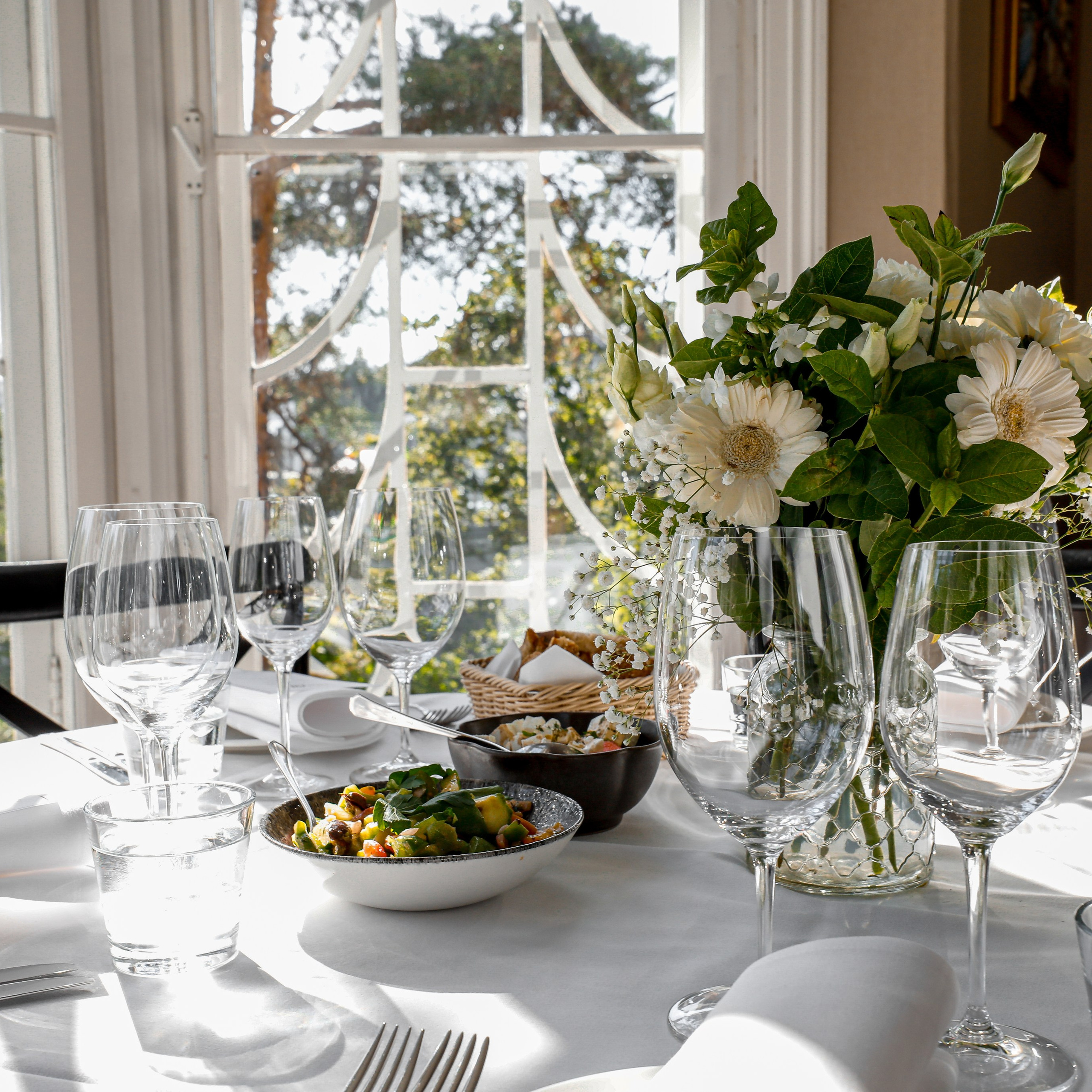 Arvostelut. Ekaterina Mansur, muotokuvafotografi Suomessa (Helsingissä ja Uudellam