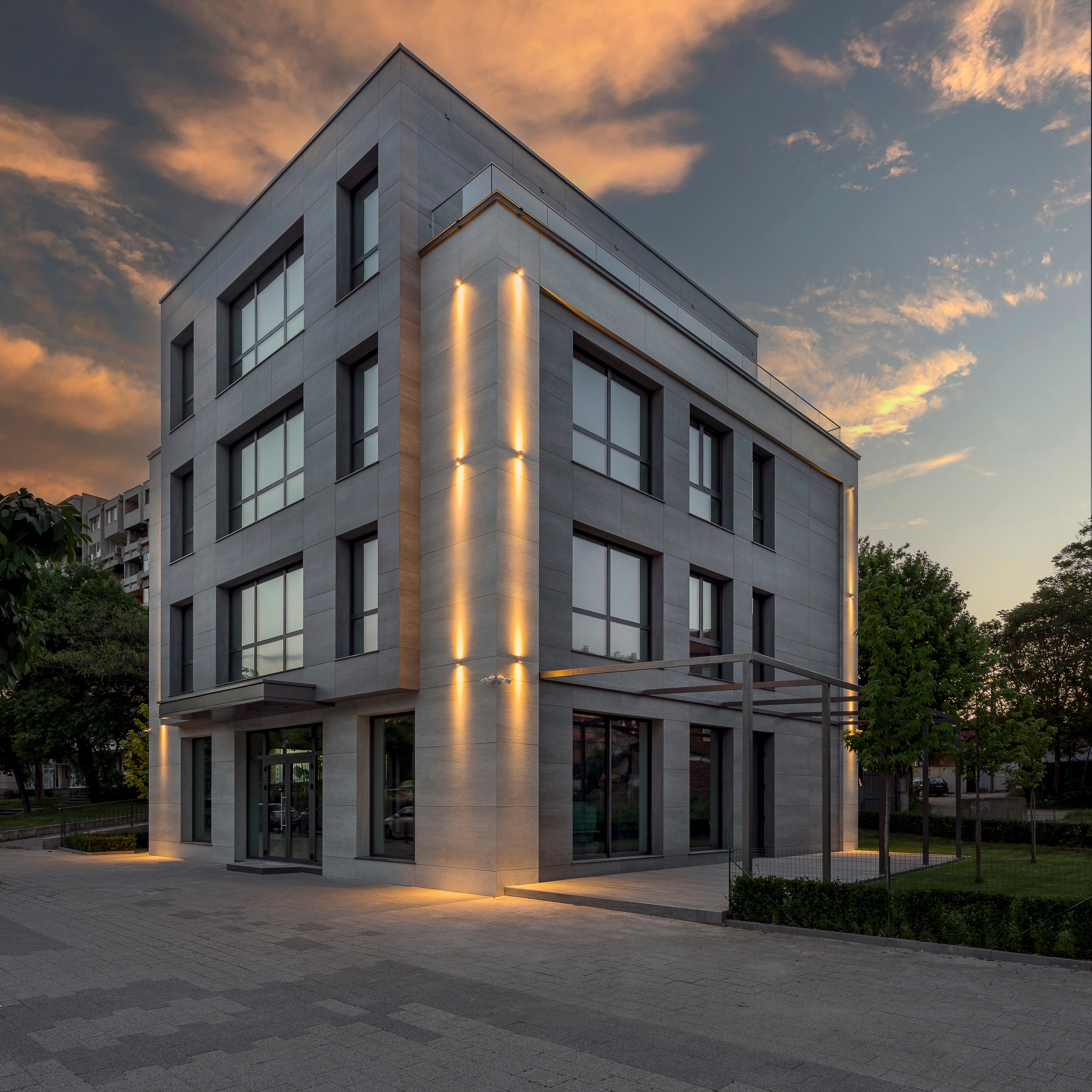 Екстериор на бизнес сграда