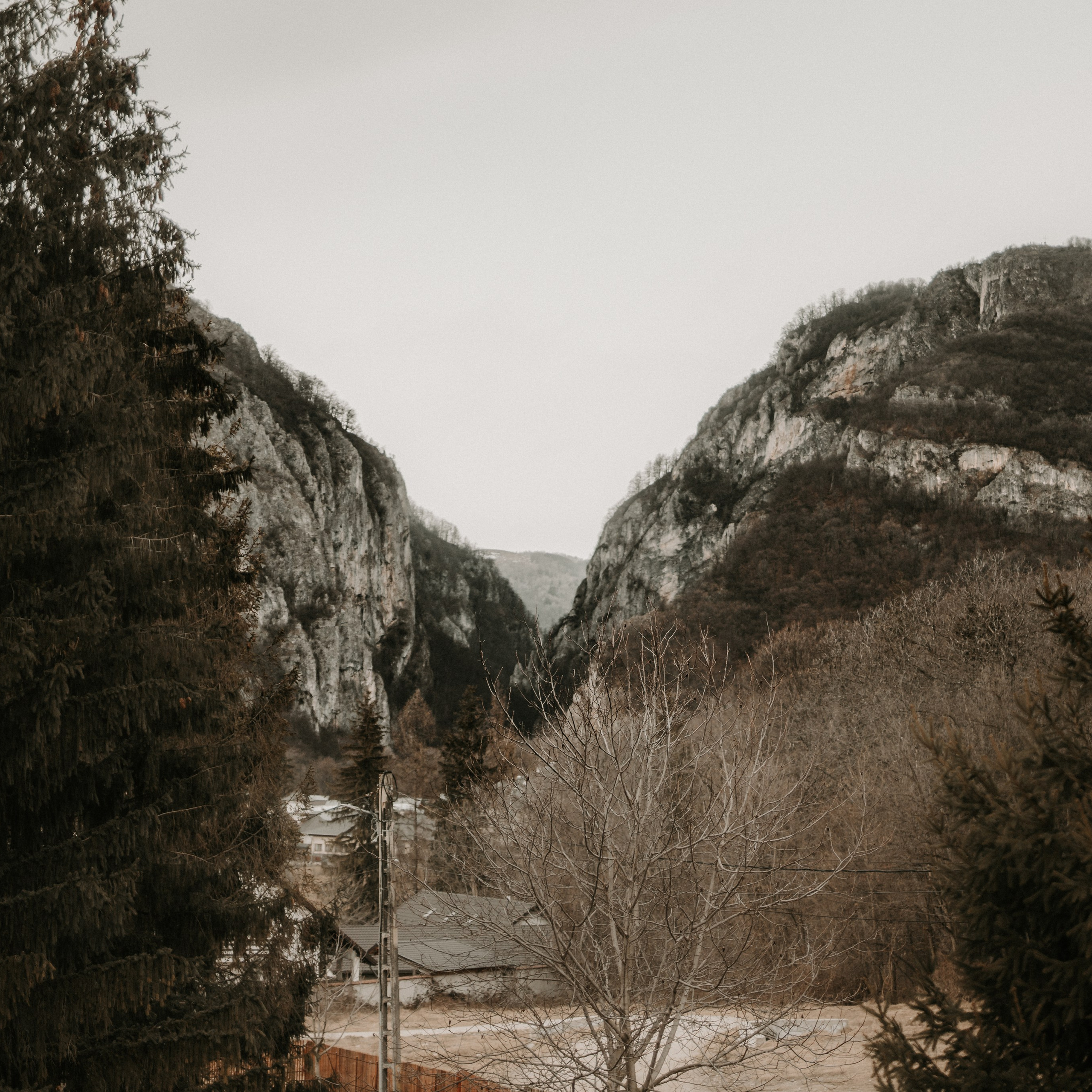 Descoperă Pensiunea Cheile-Oltetului prin Lentila mea