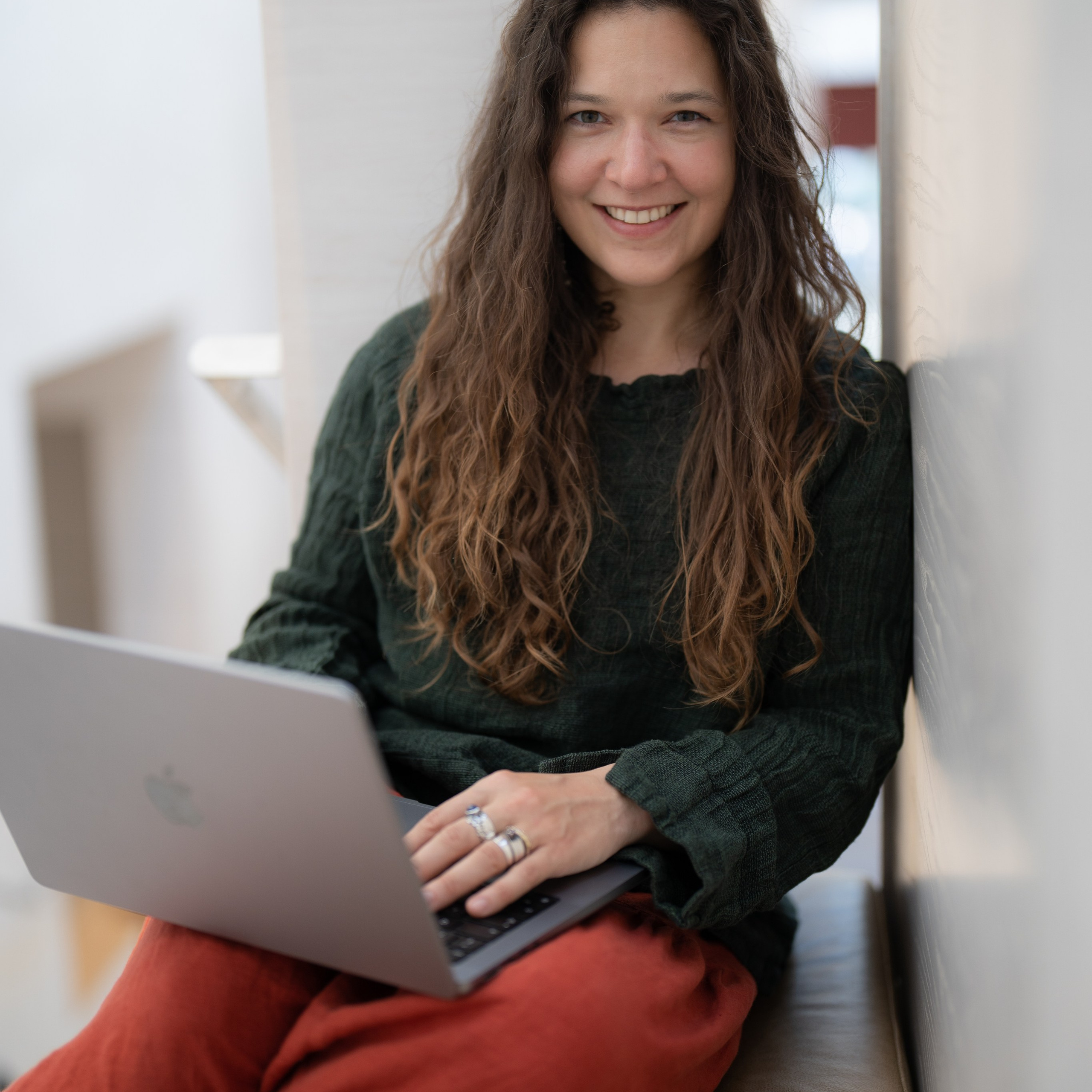 Irina CEO English school. Photographer & Tour Guide Based in Scotland