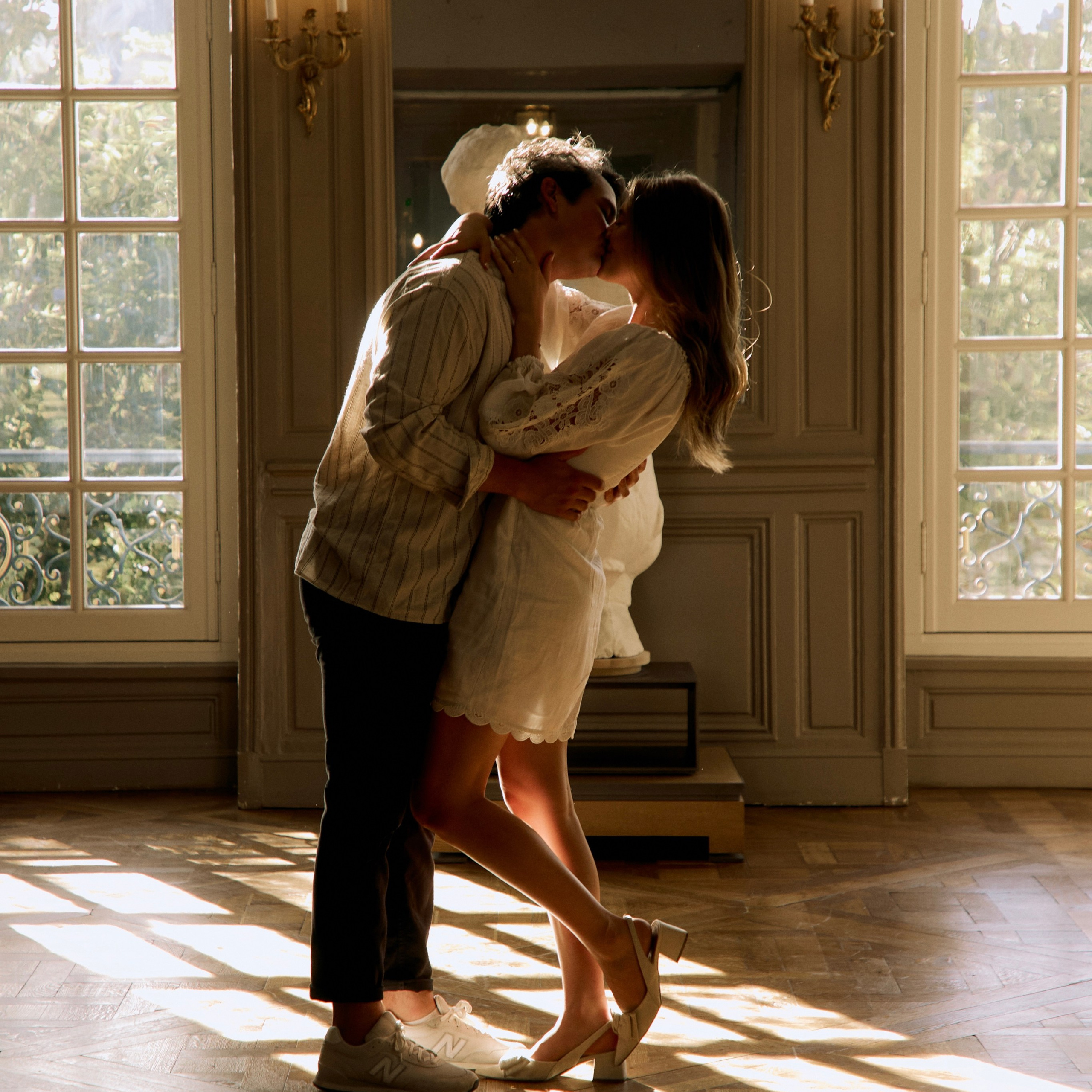 Hannah & Drew museum engagement