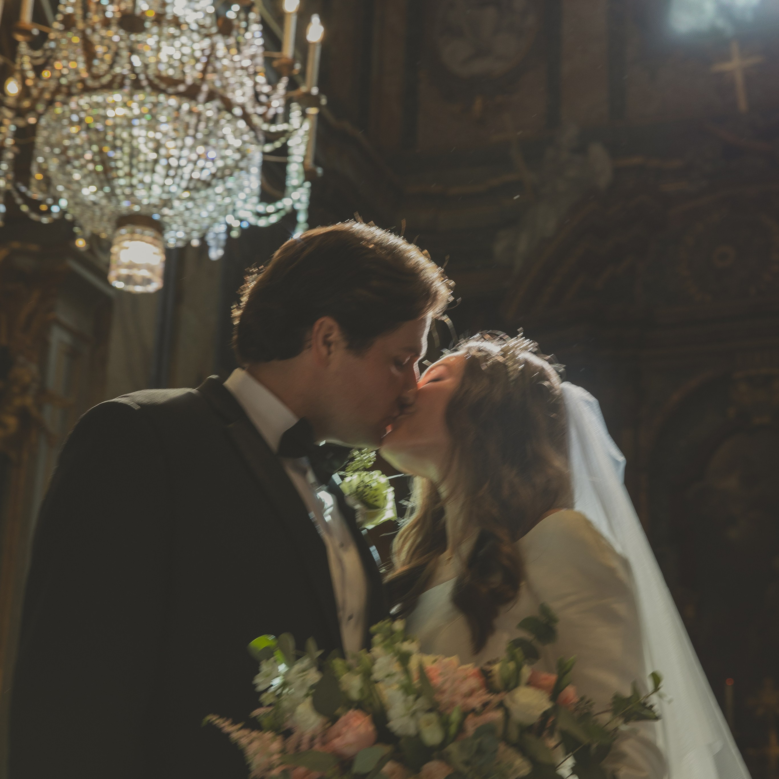 Elopement in Italy: A Photographer’s Guide to Intimate & Unforgettable Weddings. Elizaveta Razumova: Cinematic Photography for Love, Weddings, Portraits & Brands