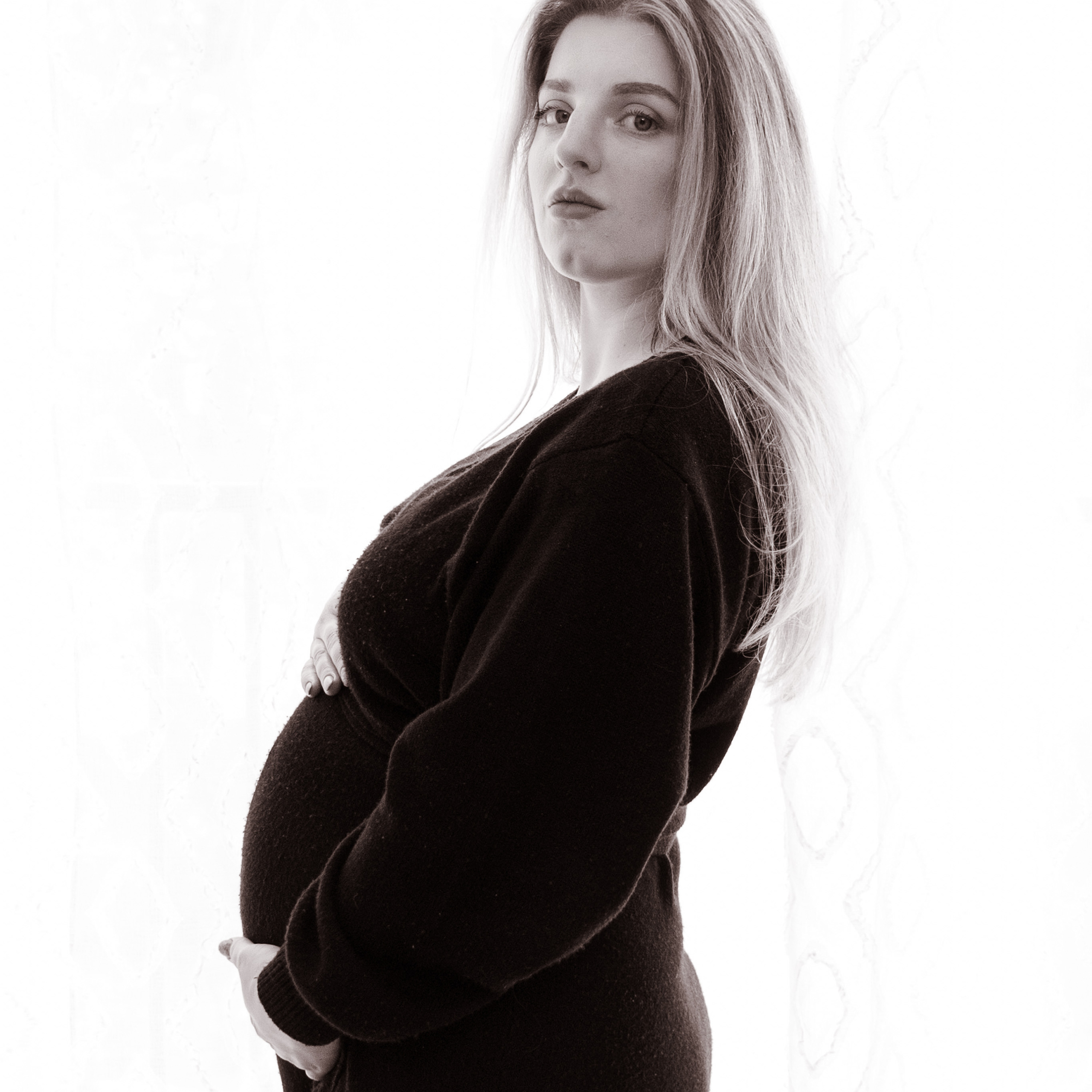 At-Home Pregnancy Photoshoot | Cozy & Natural Portraits. Rapley Photography | West Yorkshire Wedding & Portrait Photographer