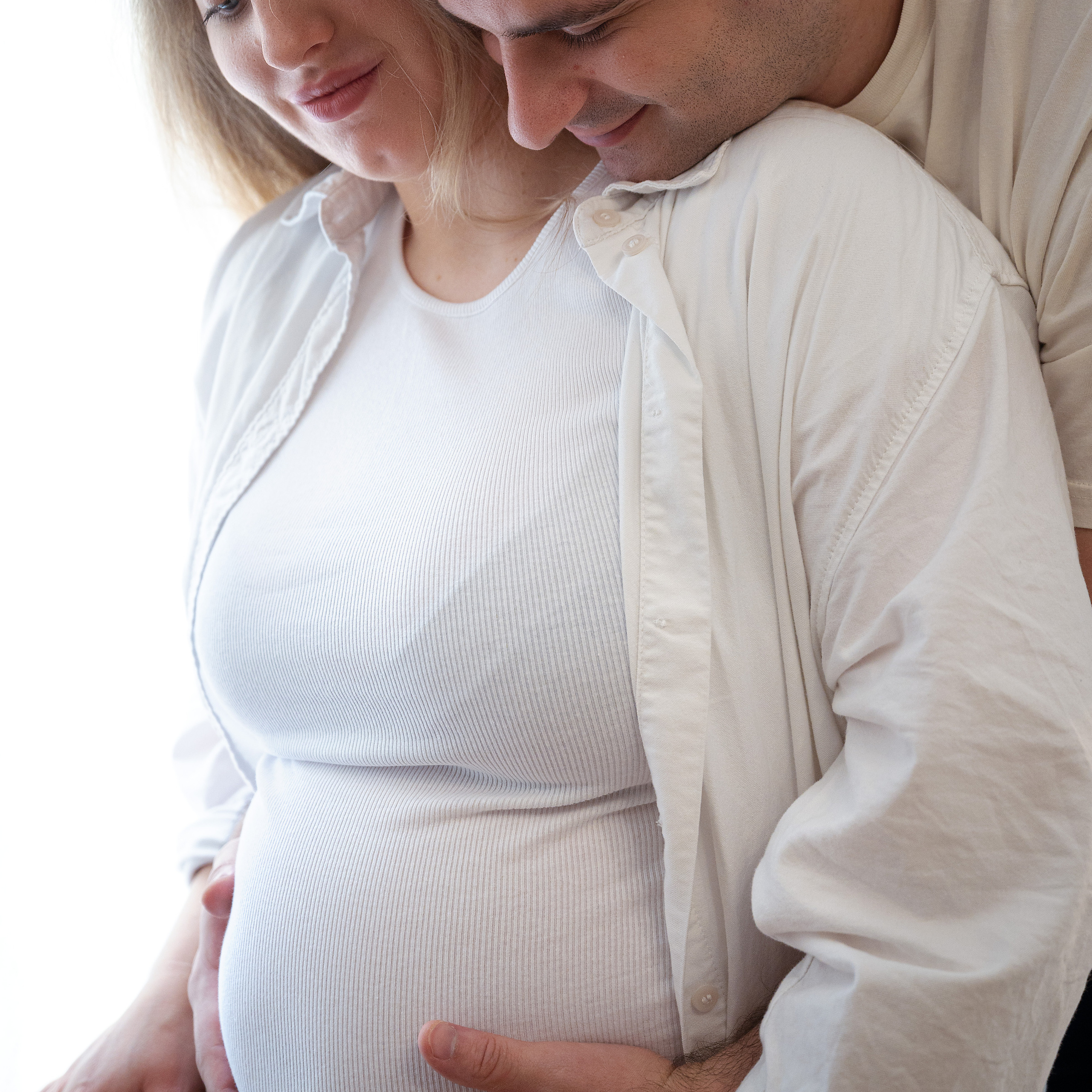 At-Home Pregnancy Photoshoot | Cozy & Natural Portraits. Rapley Photography | West Yorkshire Wedding & Portrait Photographer