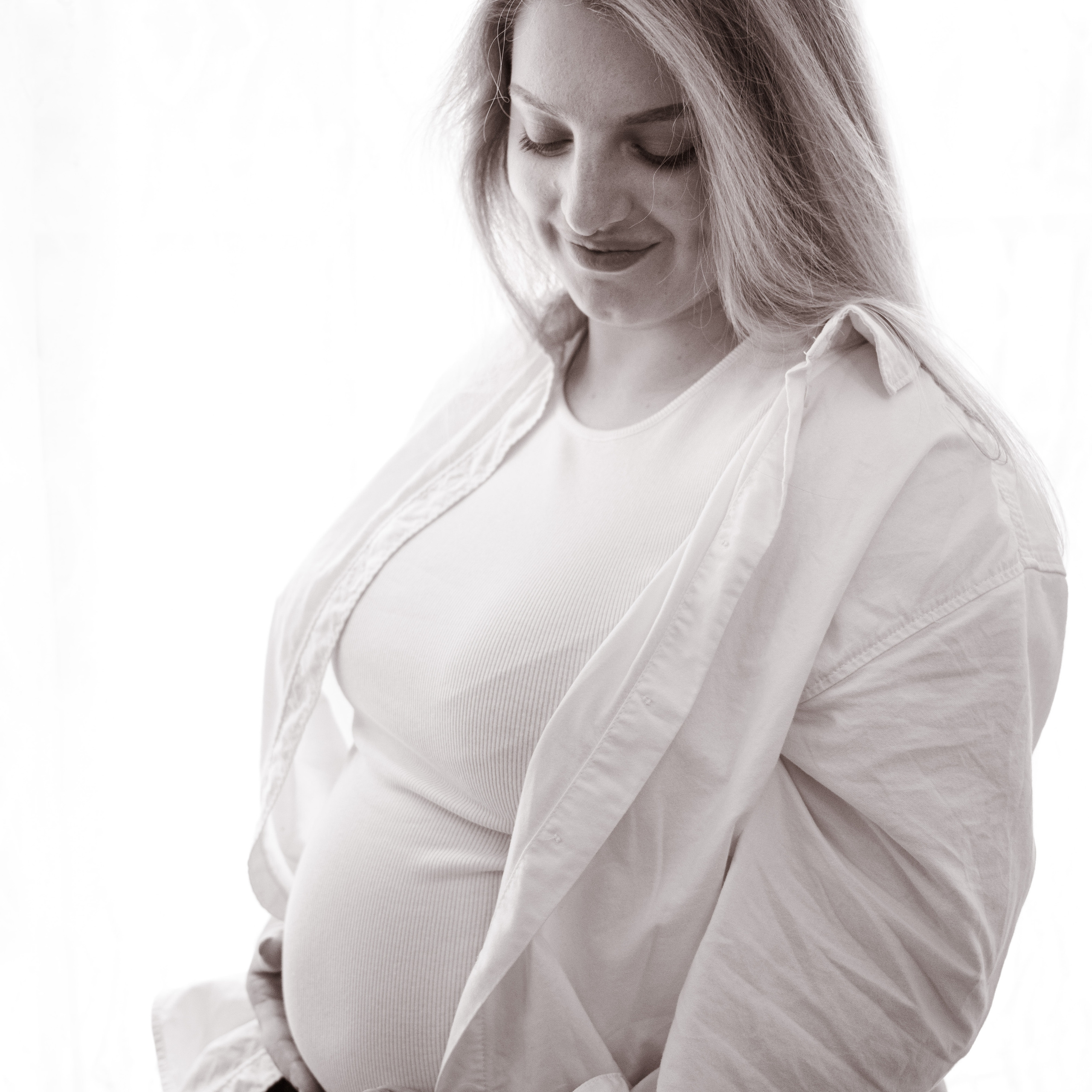At-Home Pregnancy Photoshoot | Cozy & Natural Portraits. Rapley Photography | West Yorkshire Wedding & Portrait Photographer