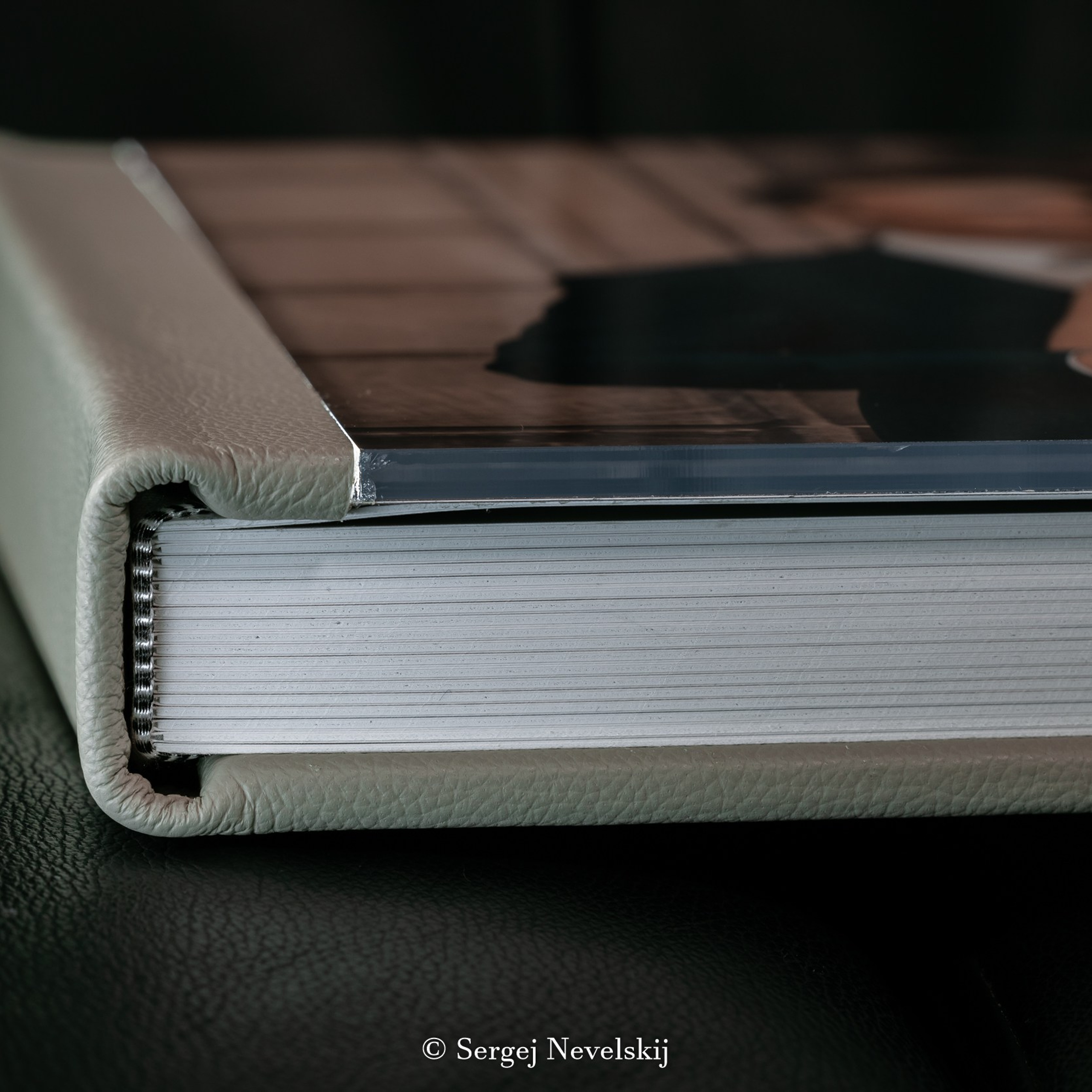 FOTO BÜCHER. Fotograf Sergej Nevelskij in Dortmund — Emotionale Hochzeitsfilme, Immobilienaufnahmen & individuelle Fotobücher