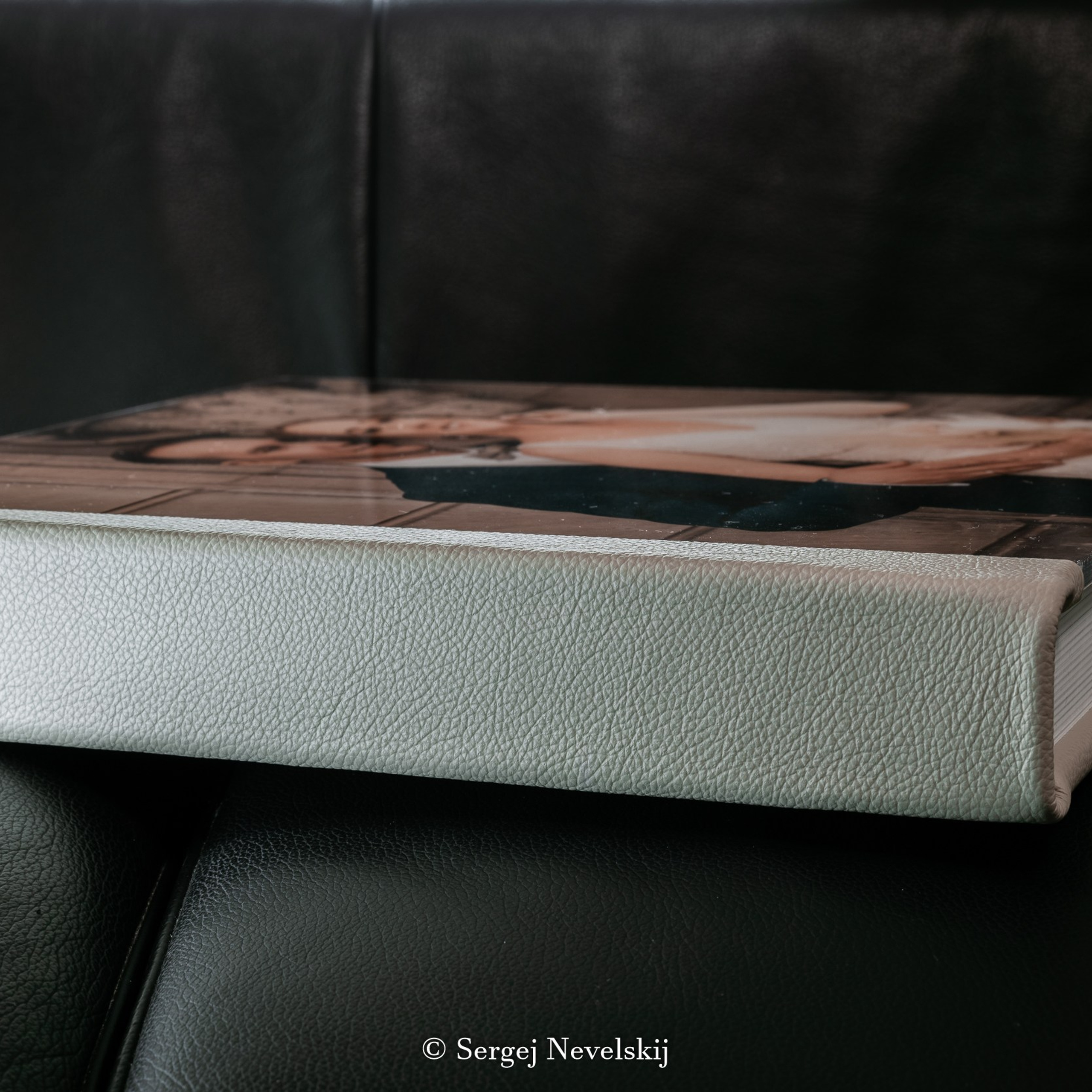 FOTO BÜCHER. Fotograf Sergej Nevelskij in Dortmund — Emotionale Hochzeitsfilme, Immobilienaufnahmen & individuelle Fotobücher