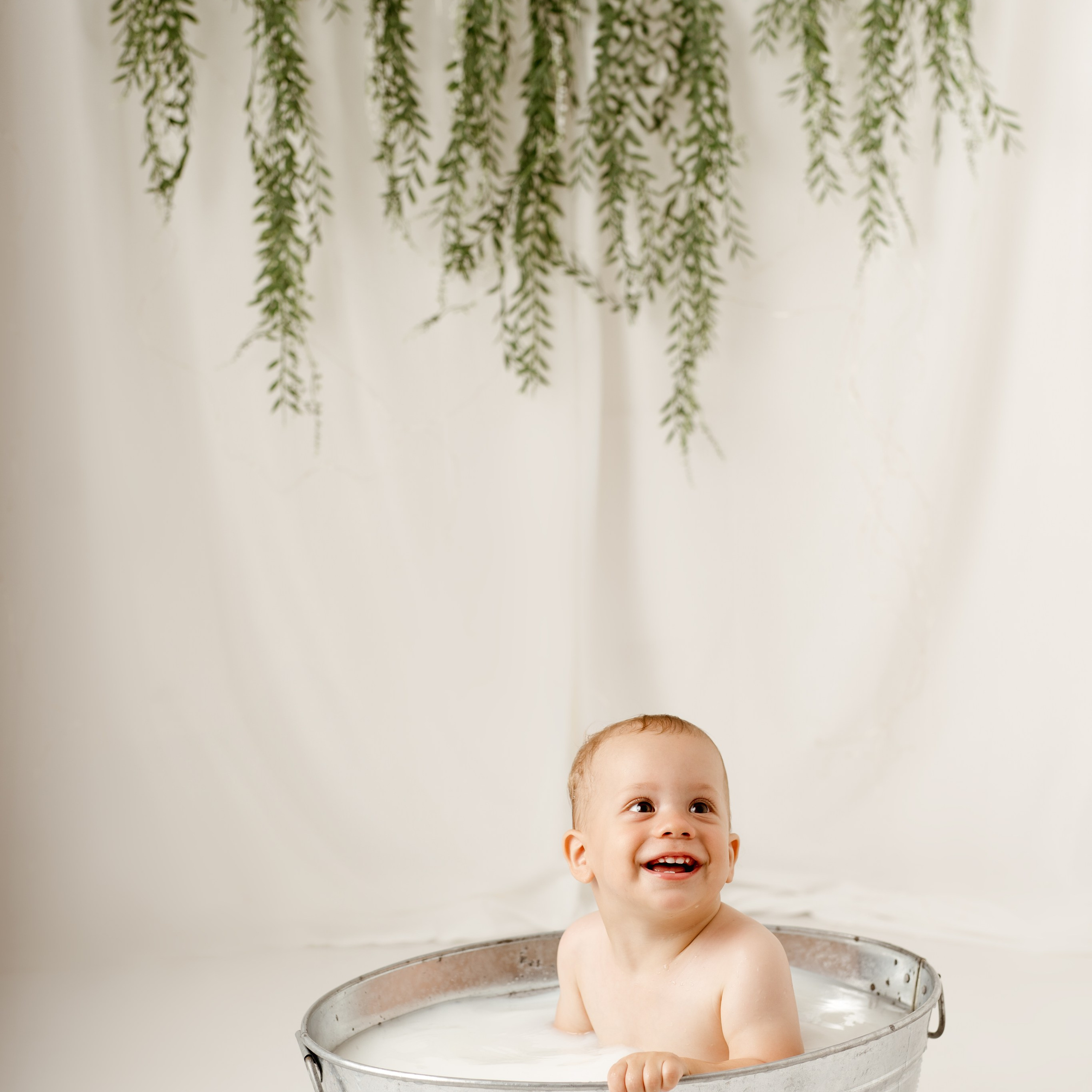 Sesja roczkowa i dziecięca w Łodzi. Fotograf Łódź - sesja ciążowa, noworodkowa, dziecięca. Studio w Łodzi