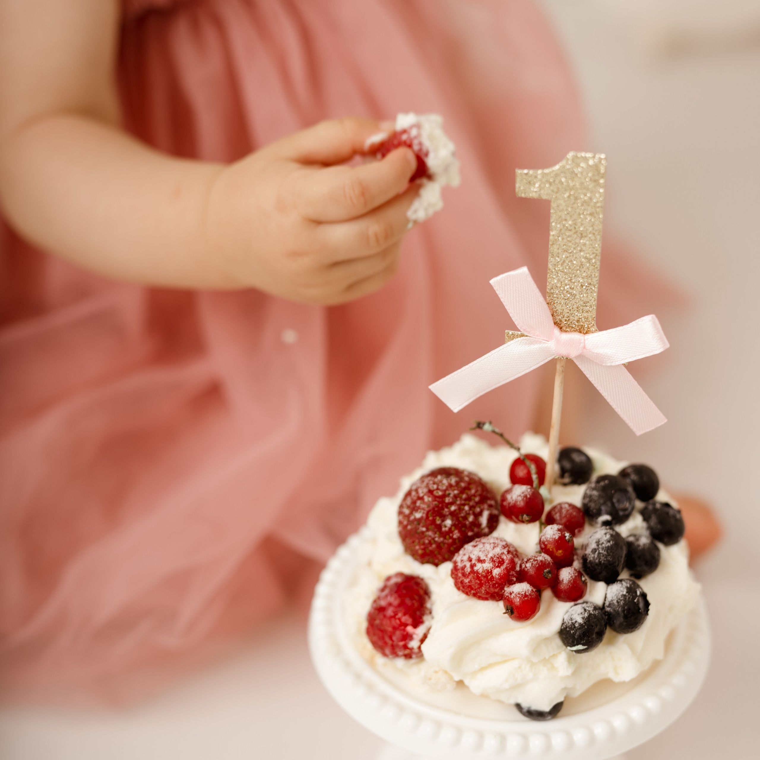 Sesja roczkowa i dziecięca w Łodzi. Fotograf Łódź - sesja ciążowa, noworodkowa, dziecięca. Studio w Łodzi