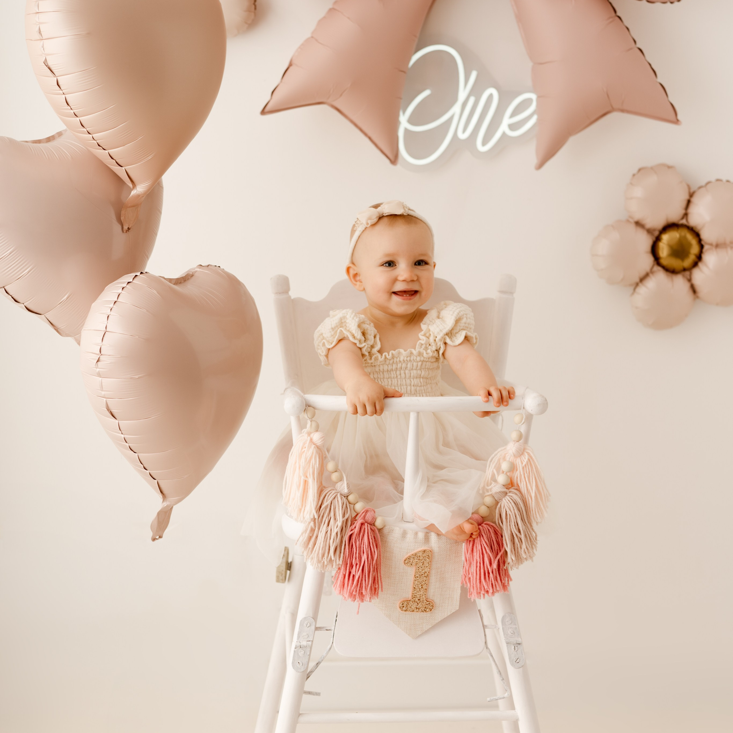 Sesja roczkowa i dziecięca w Łodzi. Fotograf Łódź - sesja ciążowa, noworodkowa, dziecięca. Studio w Łodzi