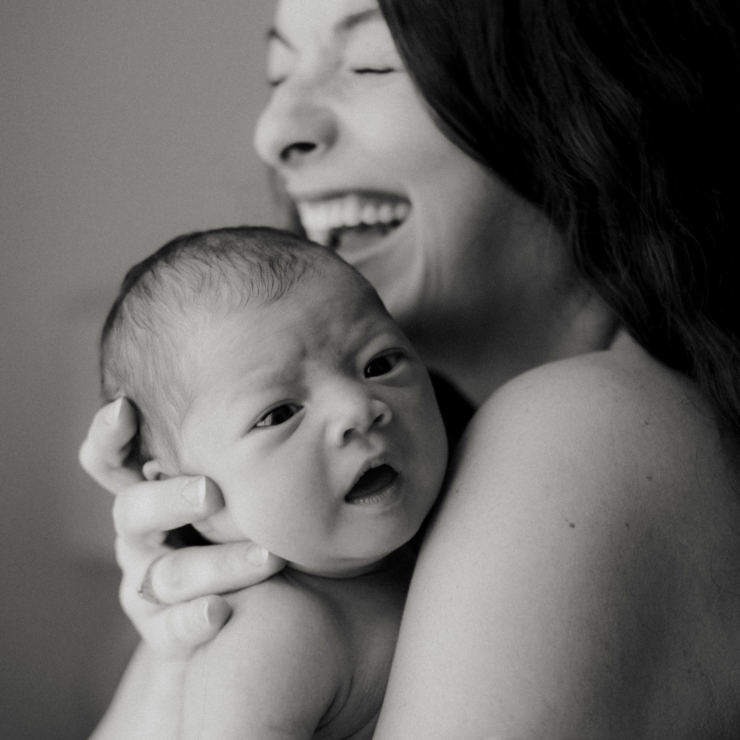 The Beauty of an Intimate Motherhood Photo Session in Richmond, VA. Family Photographer Anna Dobrovolskaia | Richmond, VA