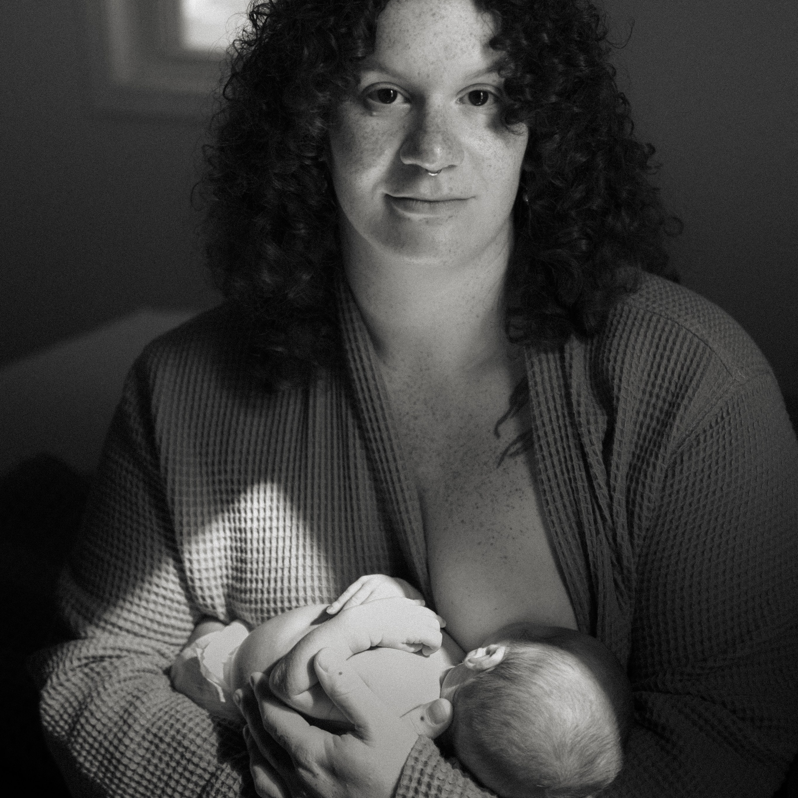 The Beauty of an Intimate Motherhood Photo Session in Richmond, VA. Family Photographer Anna Dobrovolskaia | Richmond, VA