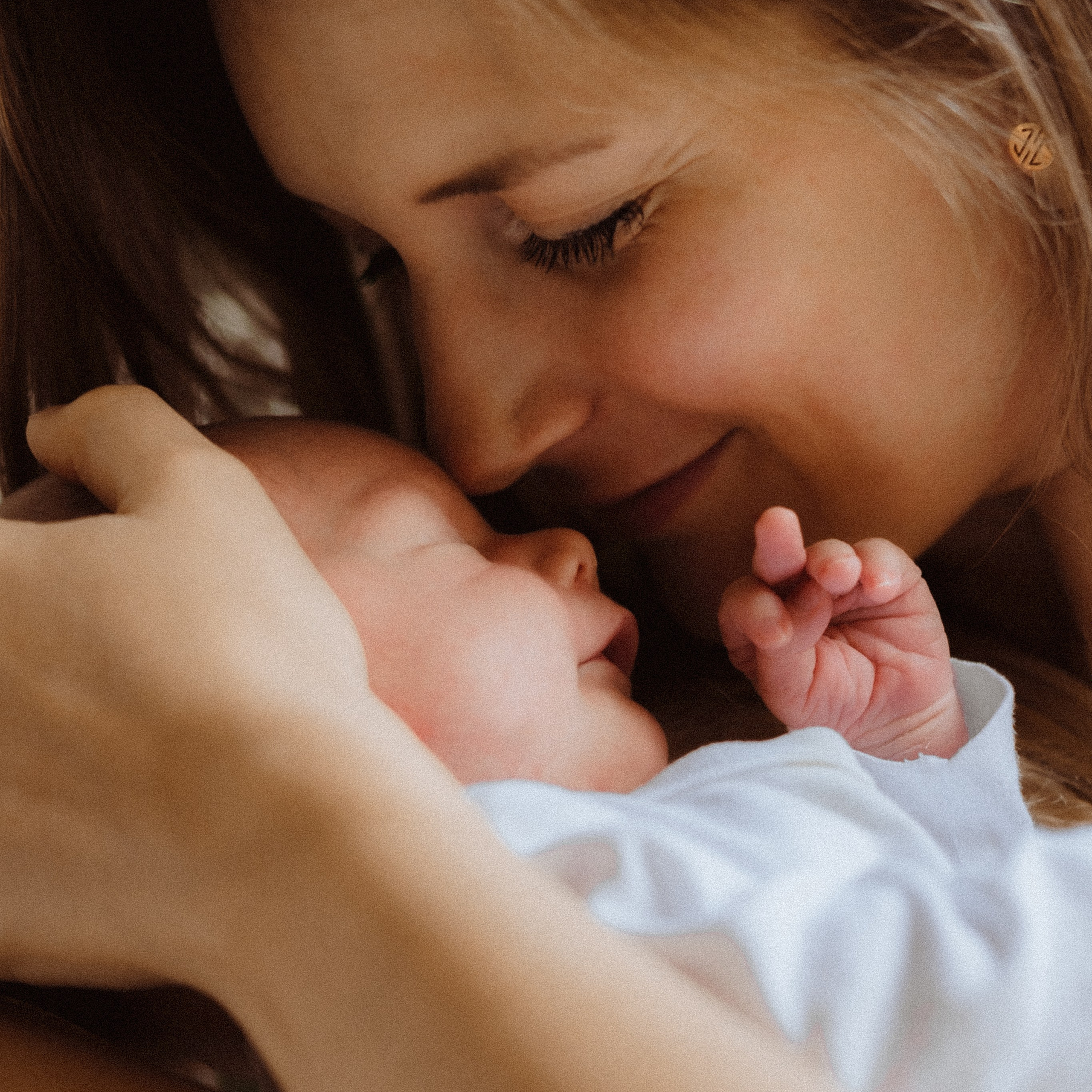 The Beauty of an Intimate Motherhood Photo Session in Richmond, VA. Family Photographer Anna Dobrovolskaia | Richmond, VA
