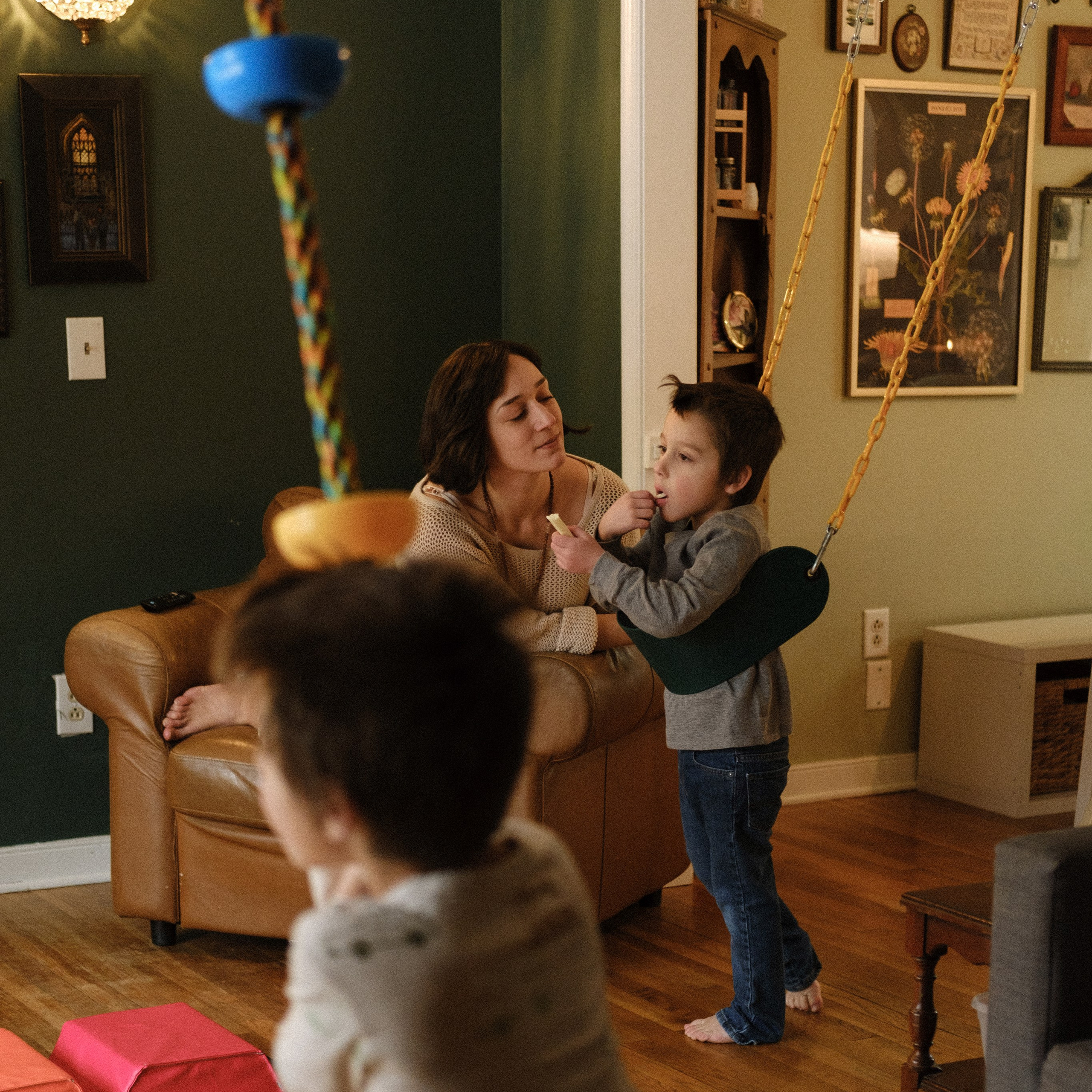 The Beauty of an Intimate Motherhood Photo Session in Richmond, VA. Family Photographer Anna Dobrovolskaia | Richmond, VA