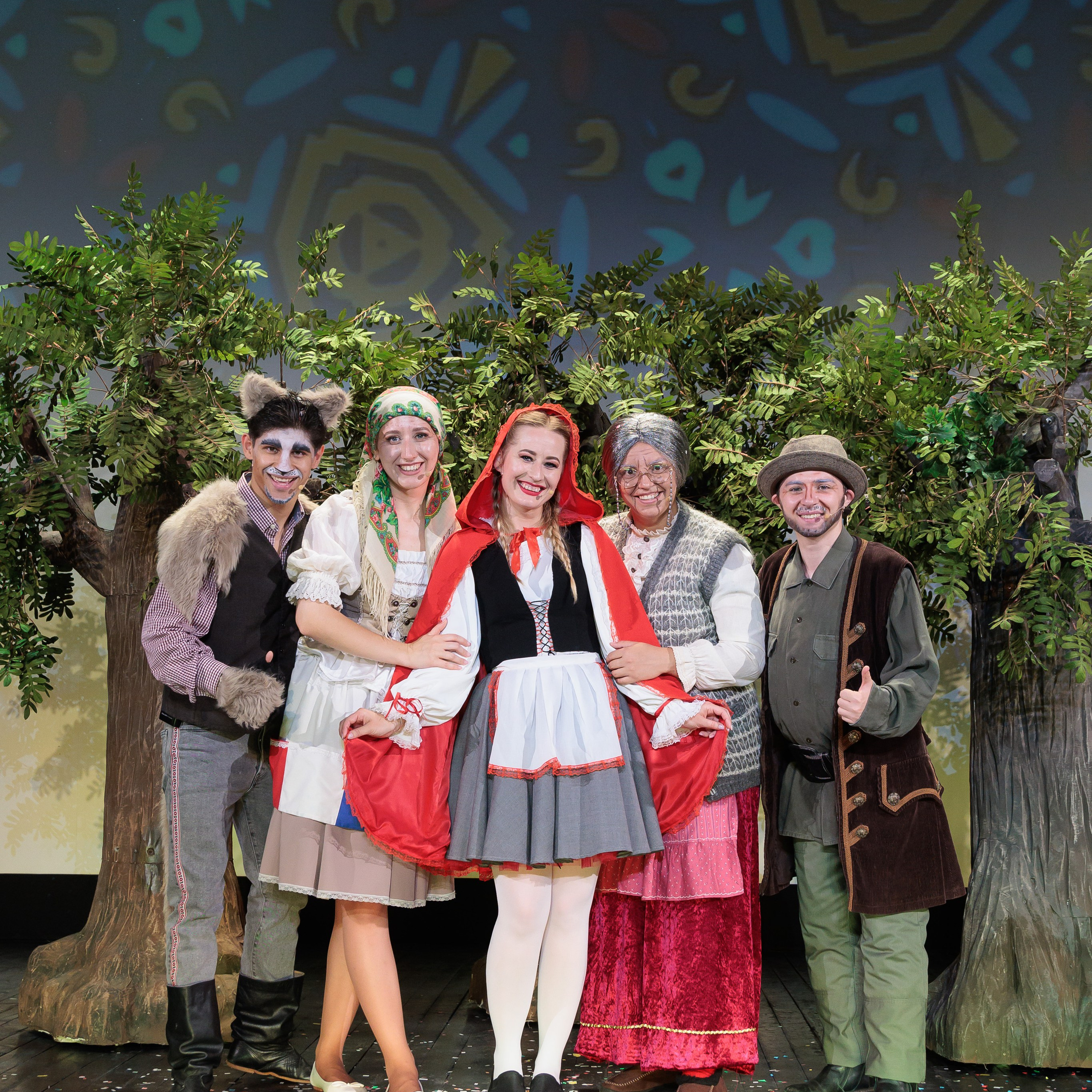 Clounella. Povestea Scufita rosie