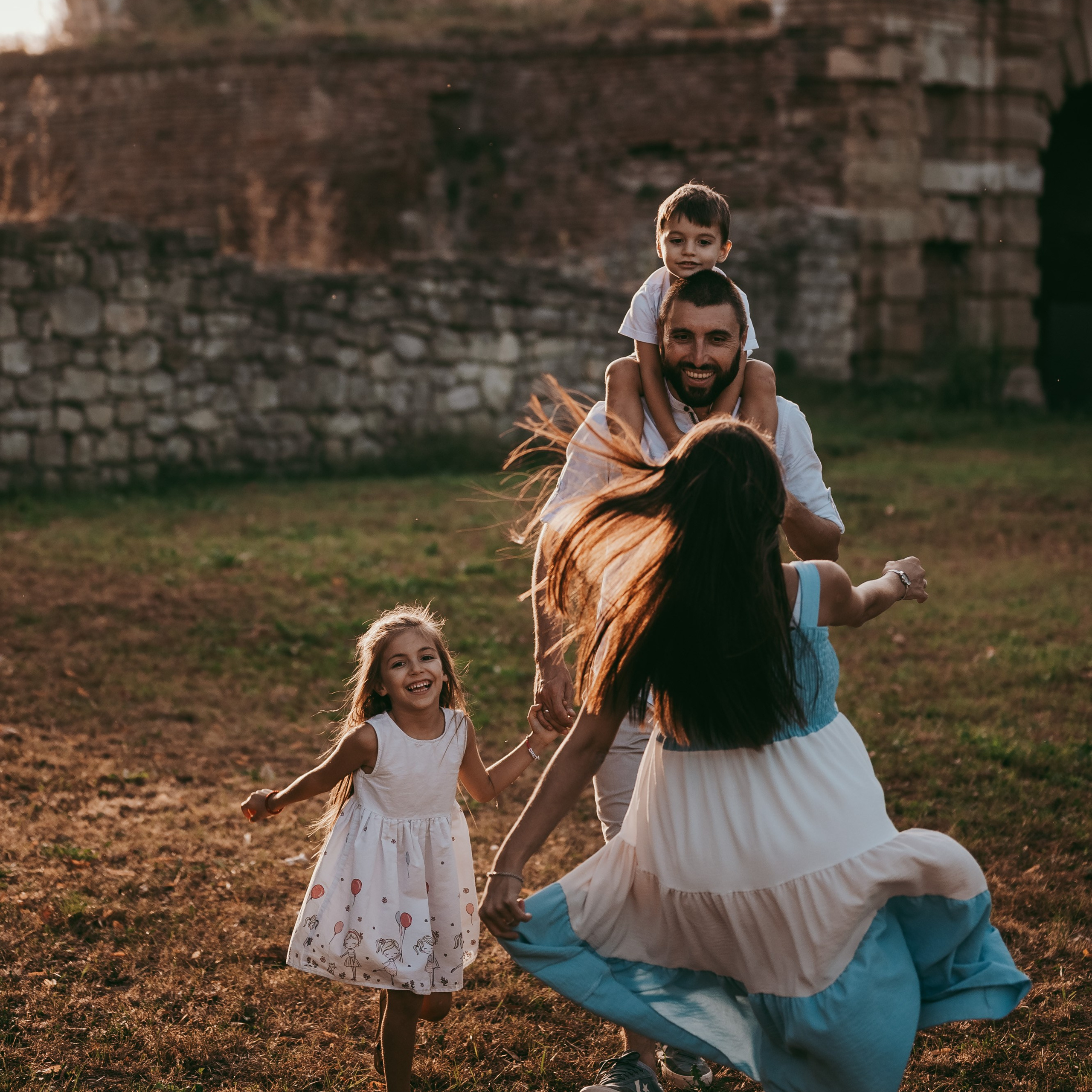 Porodicno fotografisanje. Deciji i porodicni fotograf u Beogradu Oksana Skendzic
