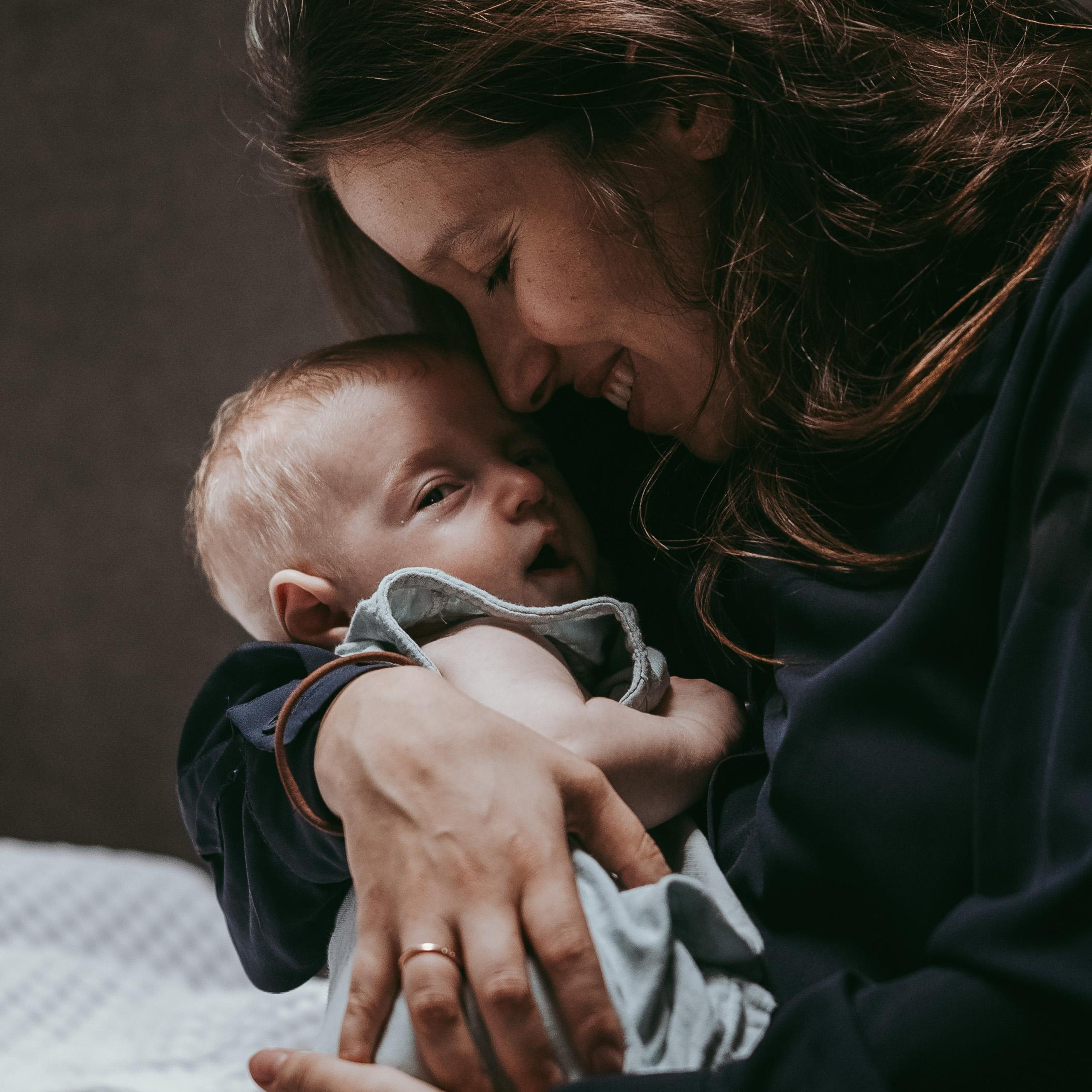 FOTOGRAFISANJE BEBA KOD KUCE. Deciji i porodicni fotograf u Beogradu Oksana Skendzic