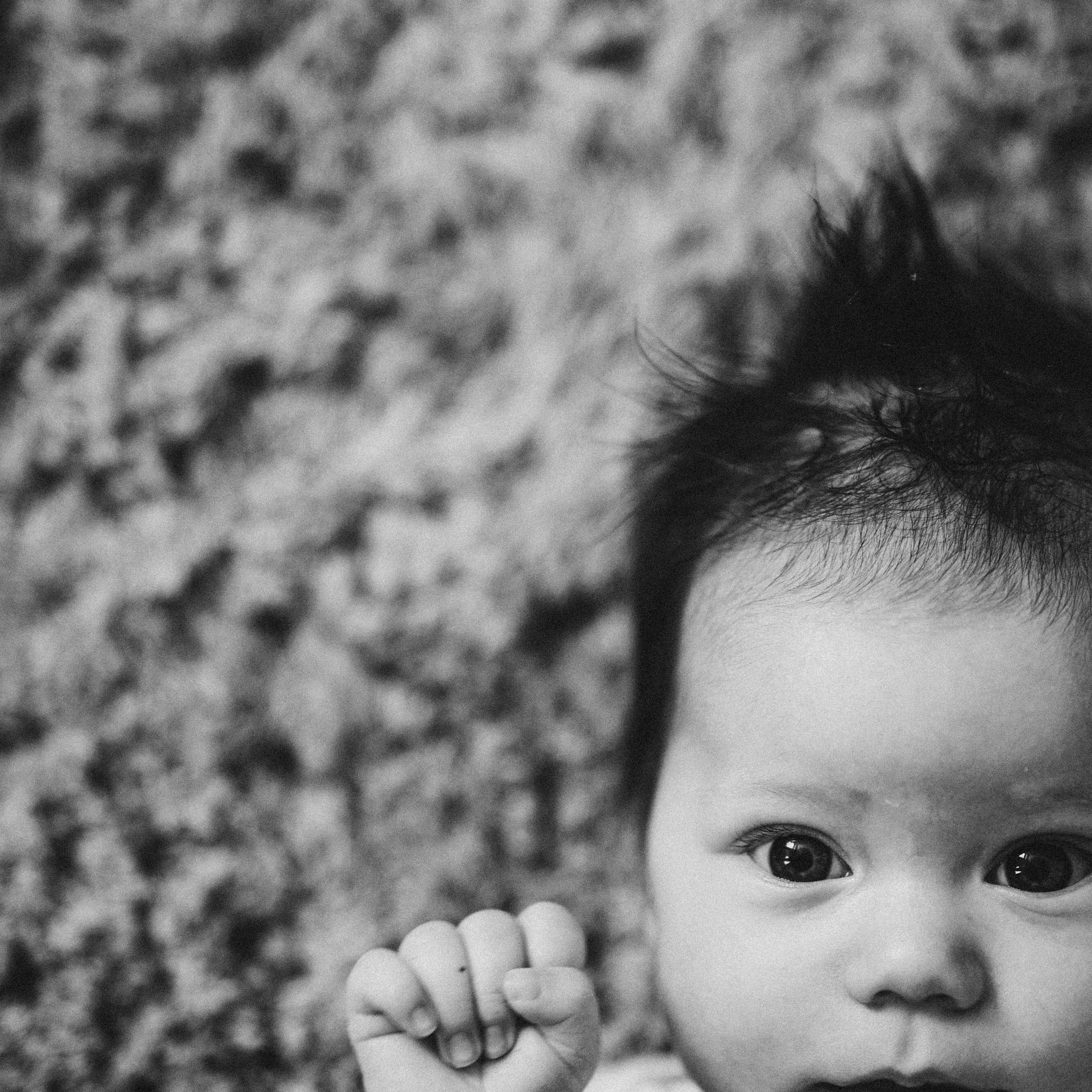 FOTOGRAFISANJE BEBA KOD KUCE. Deciji i porodicni fotograf u Beogradu Oksana Skendzic