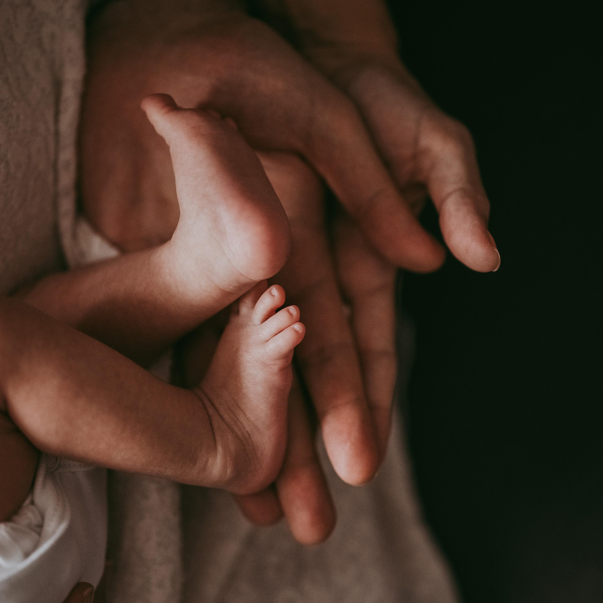 FOTOGRAFISANJE BEBA KOD KUCE. Deciji i porodicni fotograf u Beogradu Oksana Skendzic