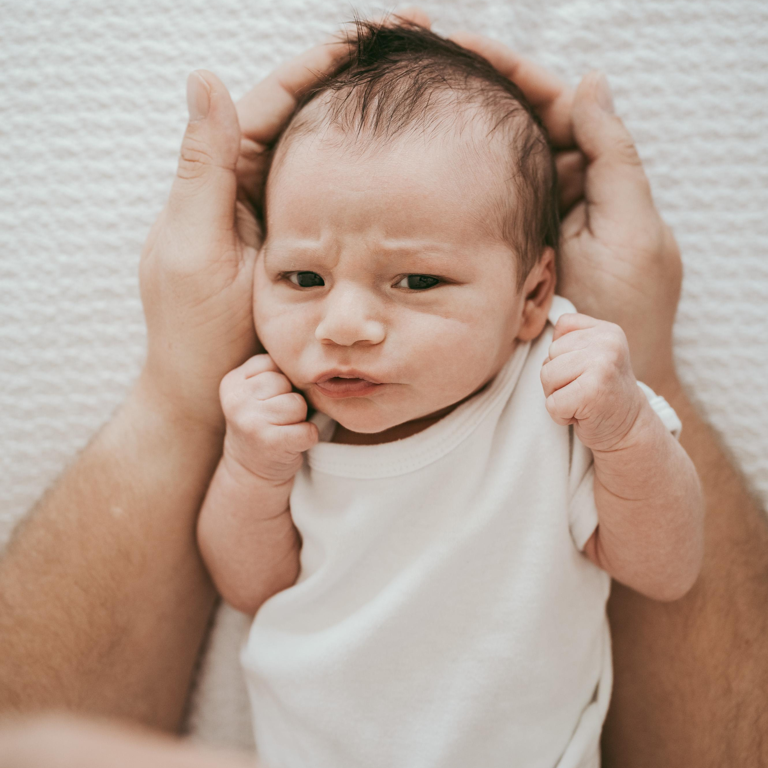 FOTOGRAFISANJE BEBA KOD KUCE. Deciji i porodicni fotograf u Beogradu Oksana Skendzic