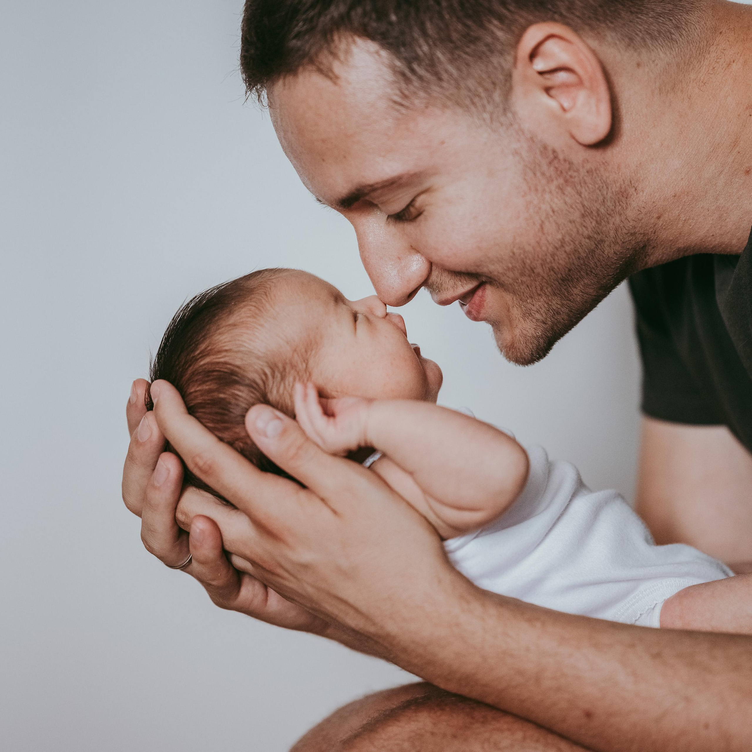 FOTOGRAFISANJE BEBA KOD KUCE. Deciji i porodicni fotograf u Beogradu Oksana Skendzic