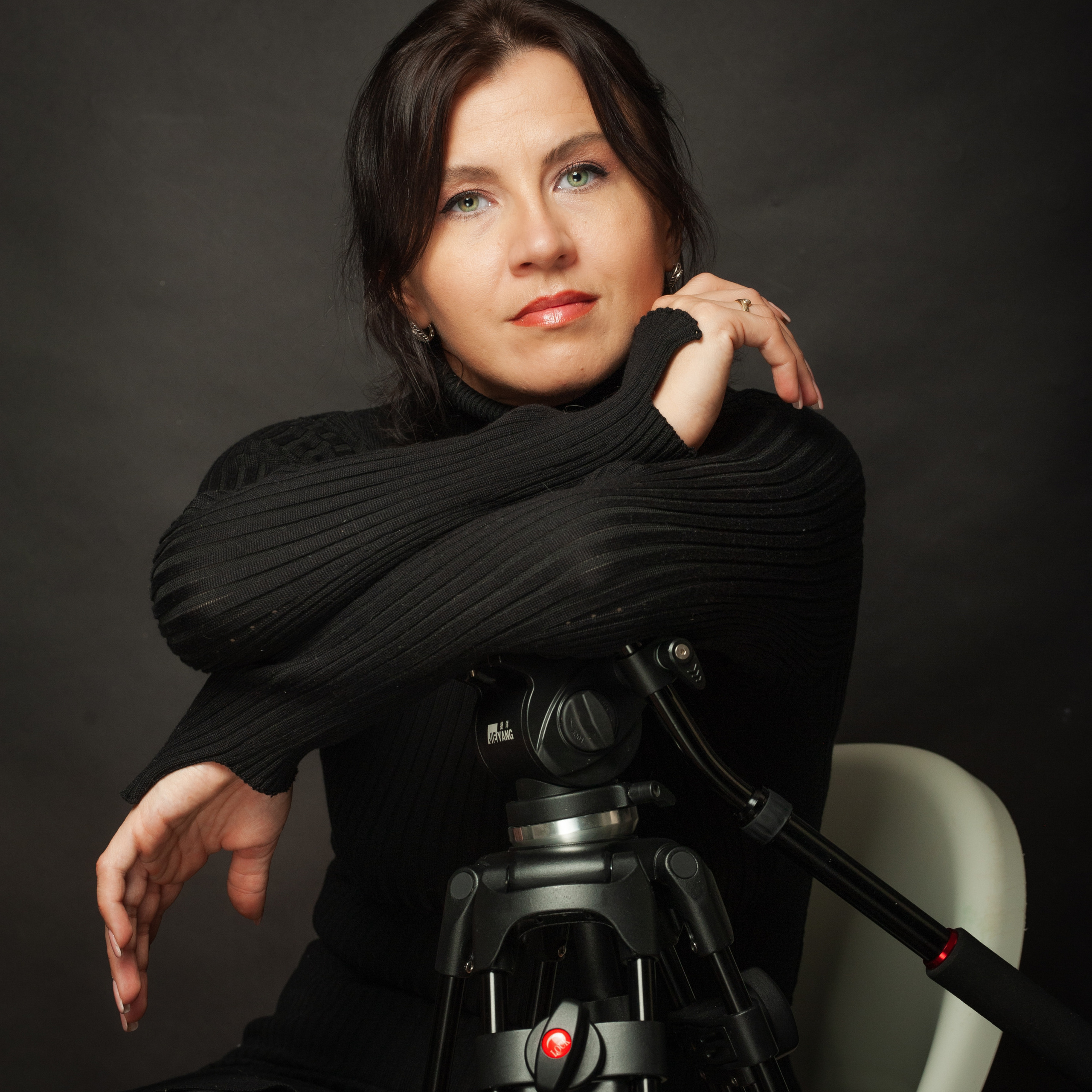 klassisches Portrait auf schwarzem Hintergrund